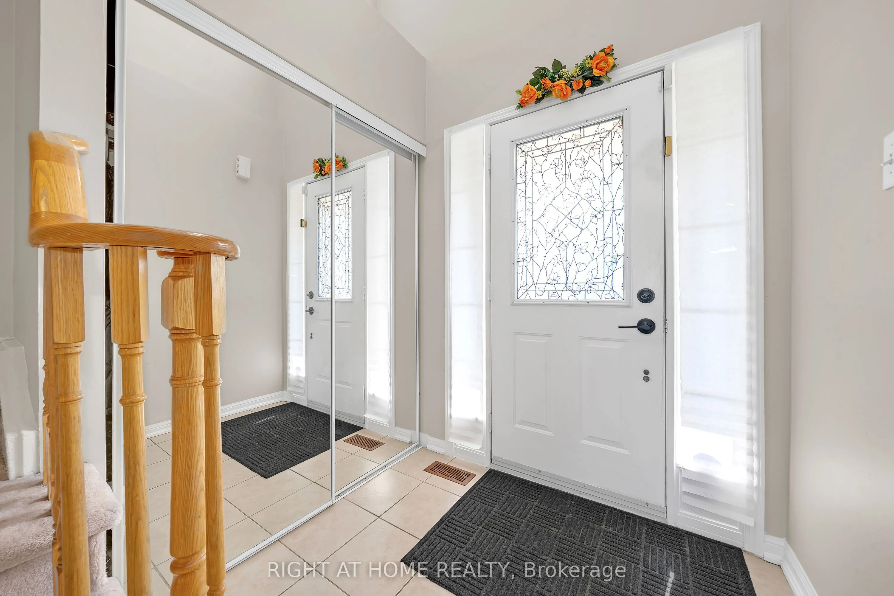 906 Bourne Crescent