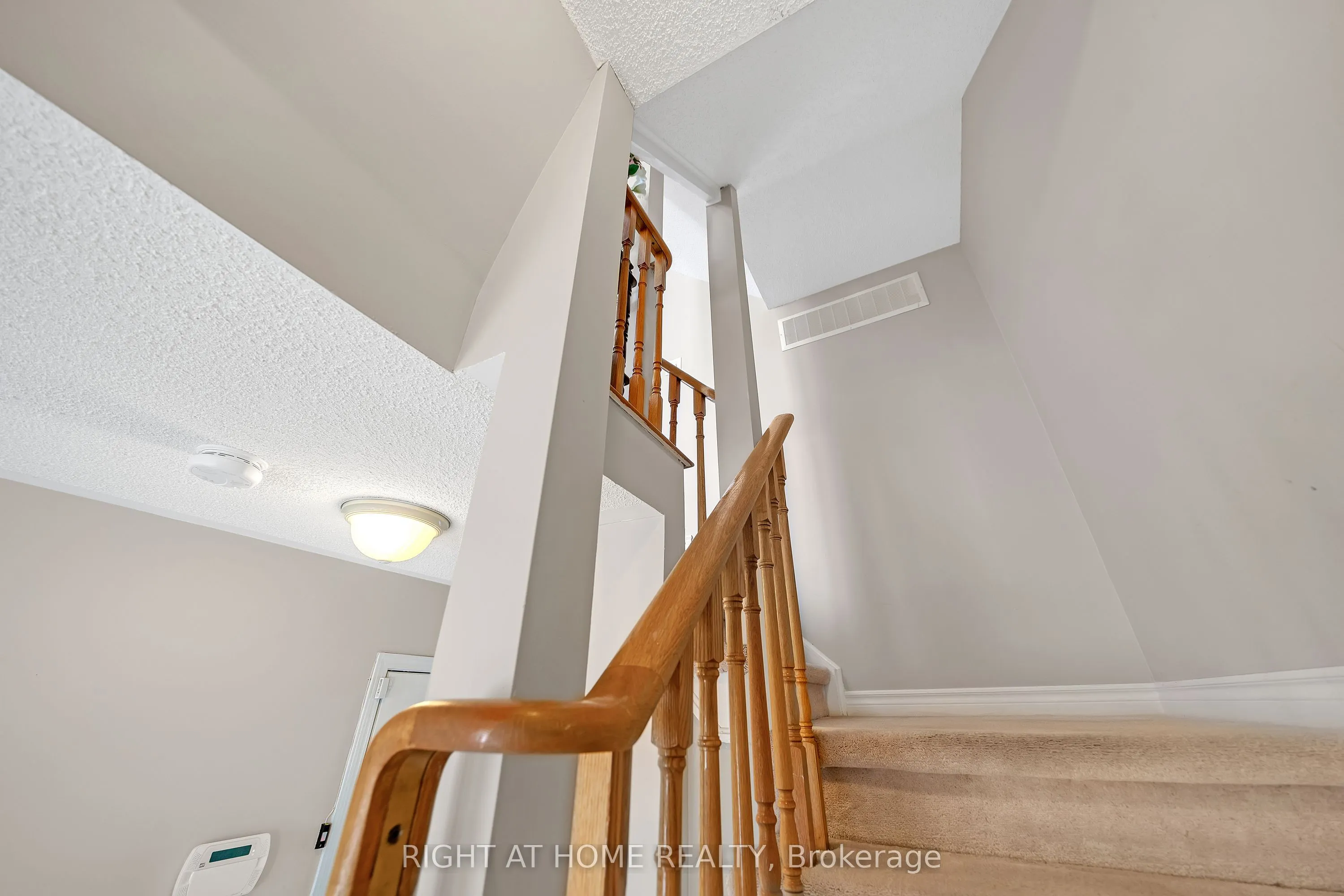 906 Bourne Crescent
