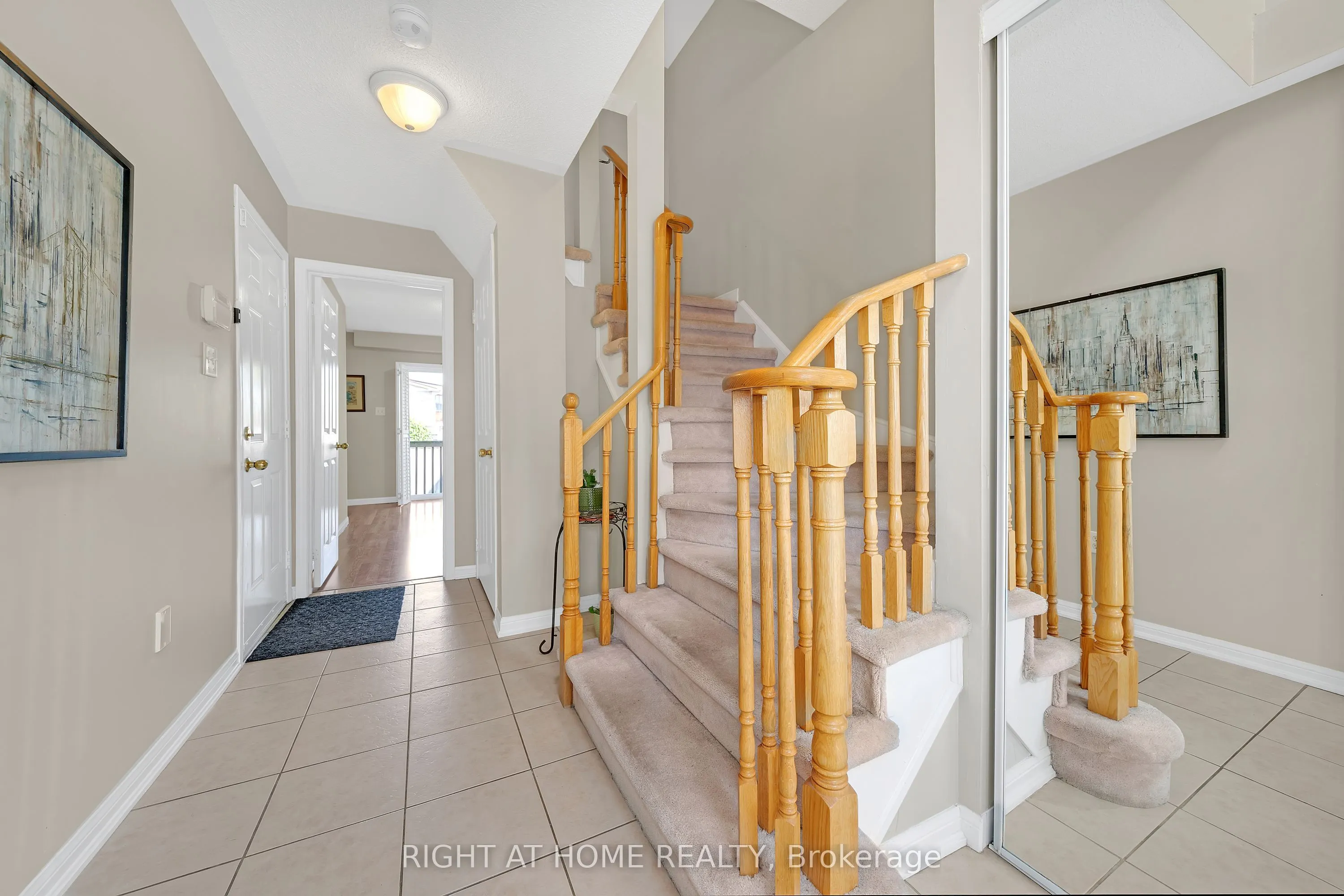 906 Bourne Crescent