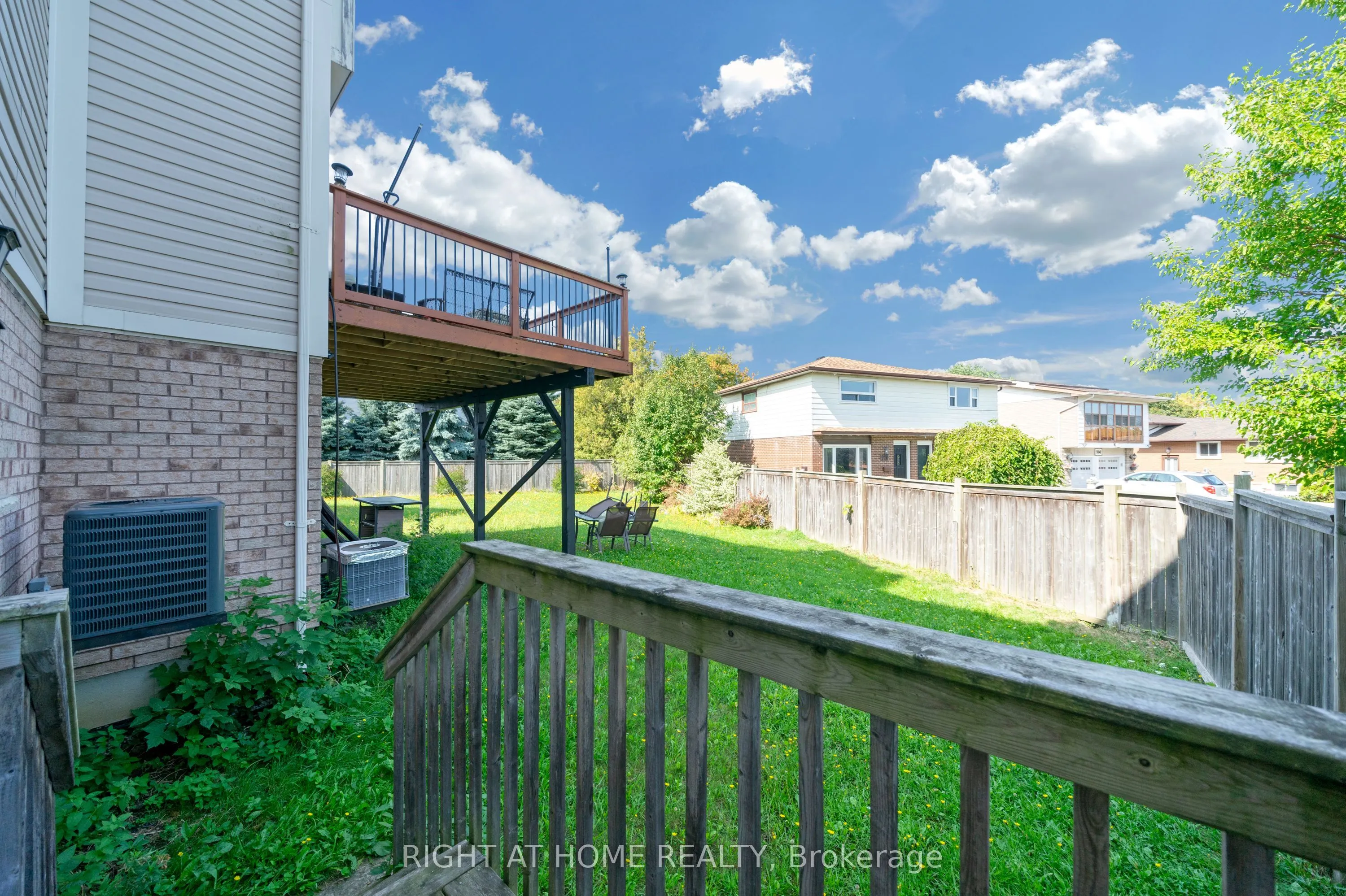 906 Bourne Crescent