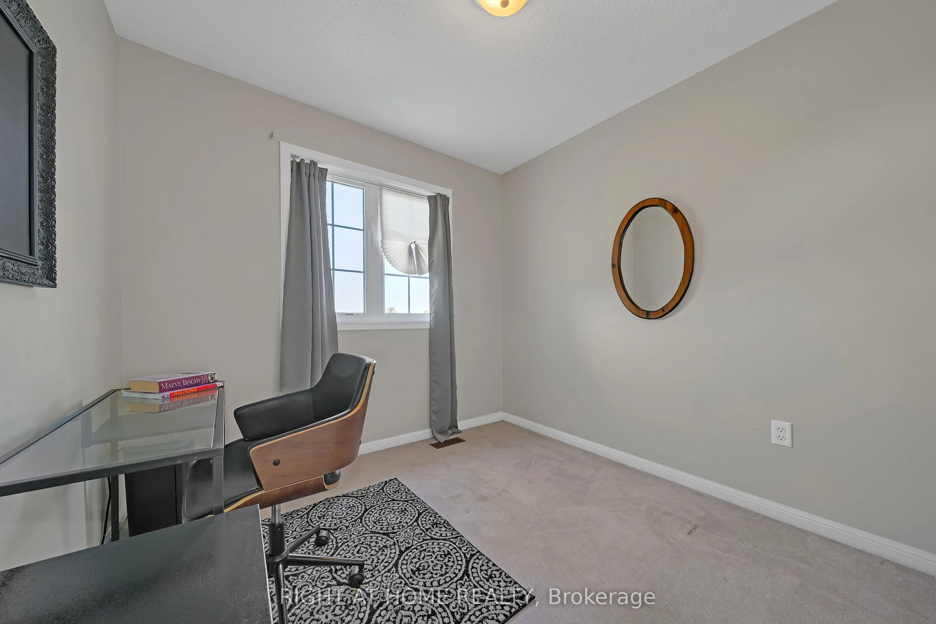 906 Bourne Crescent