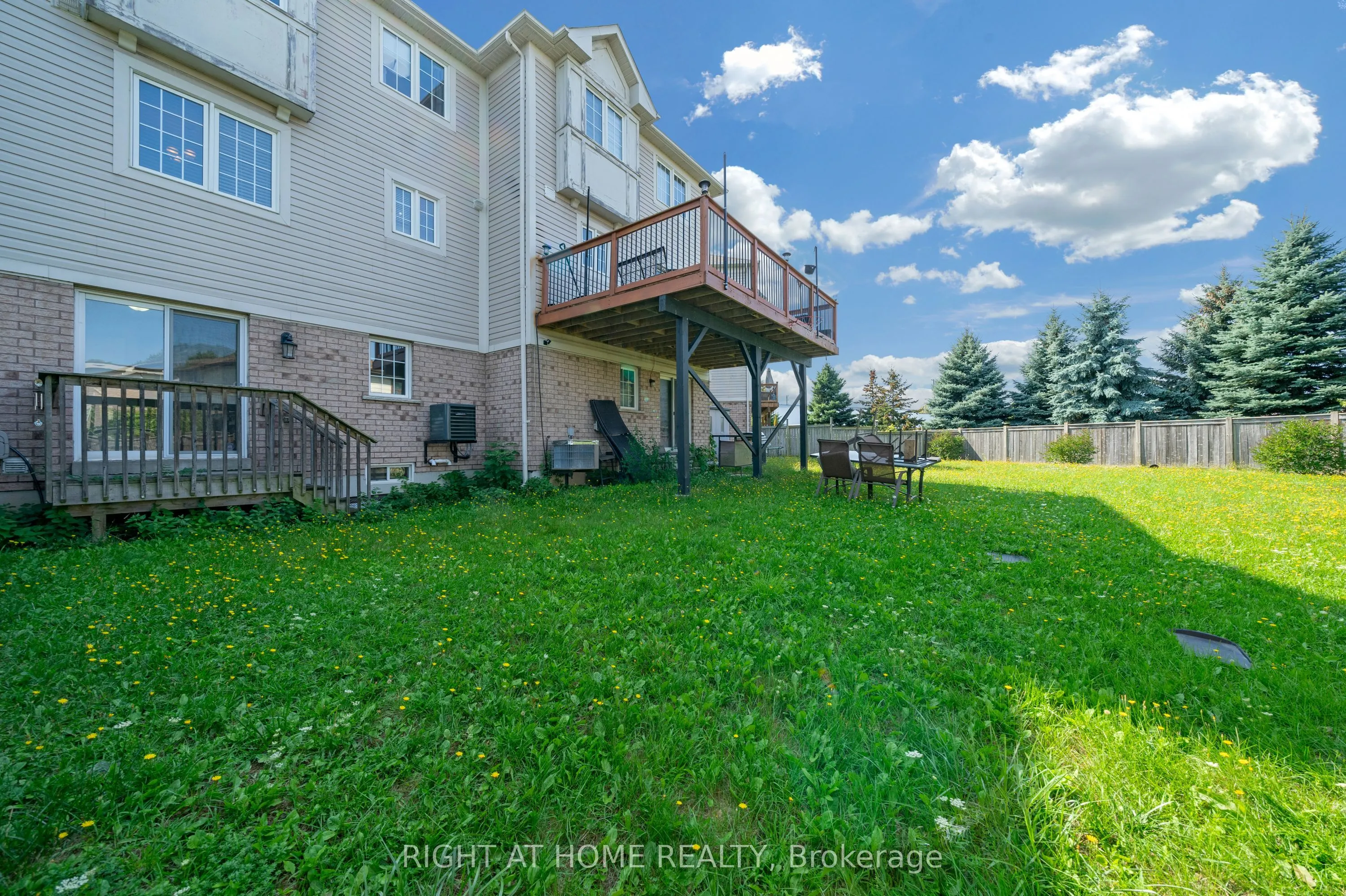 906 Bourne Crescent