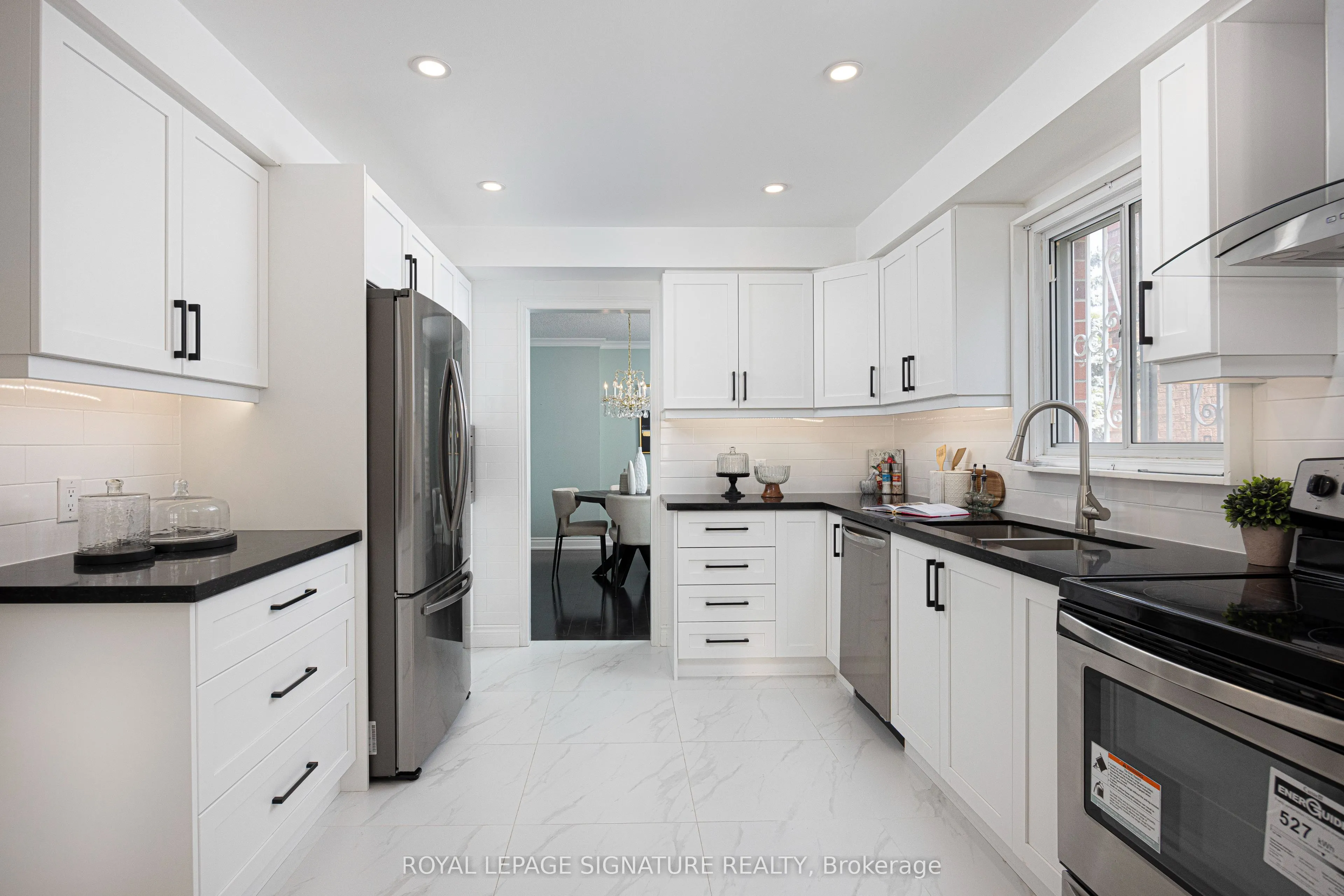 77 Canongate Trail