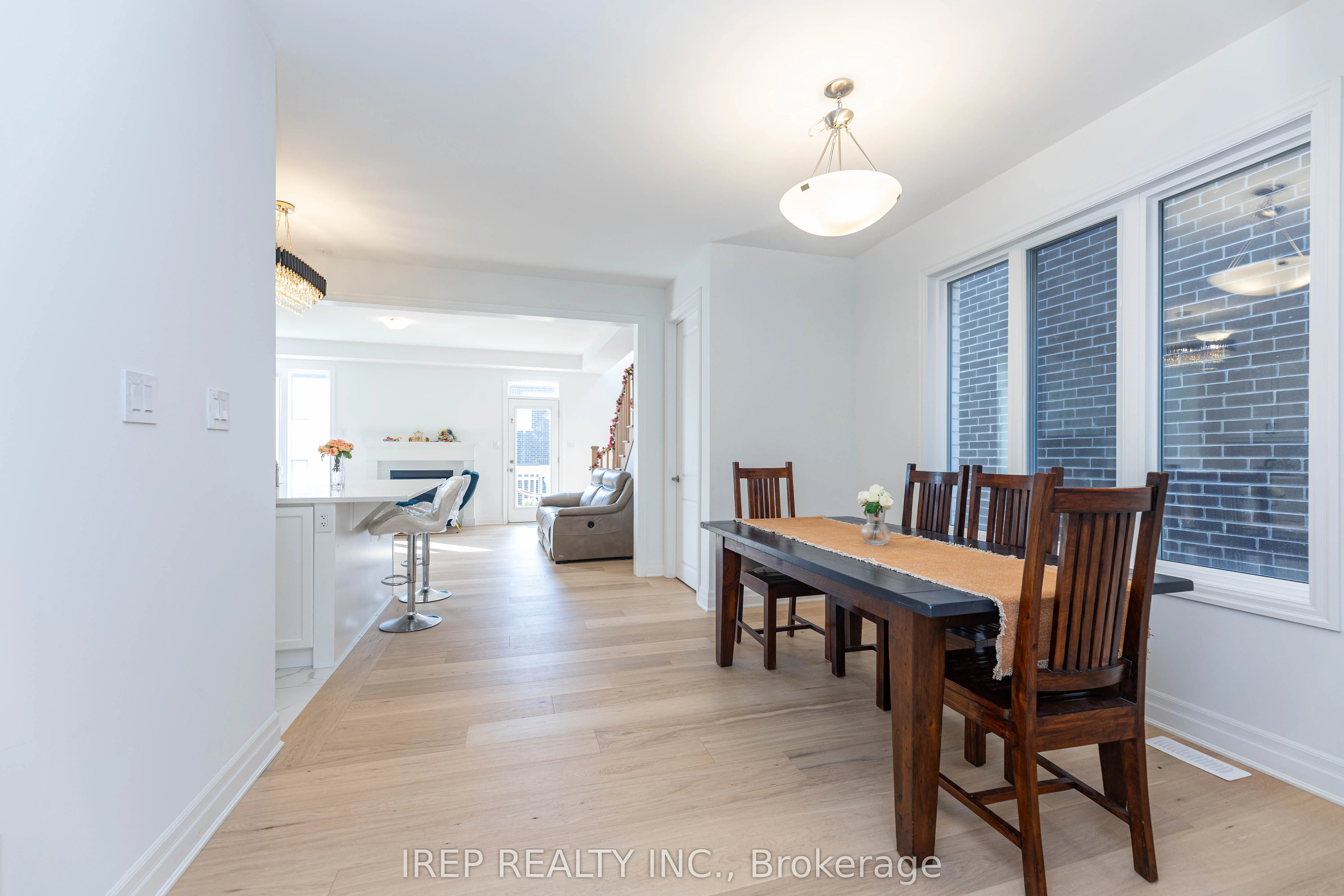 1355 Glamorgan Manor