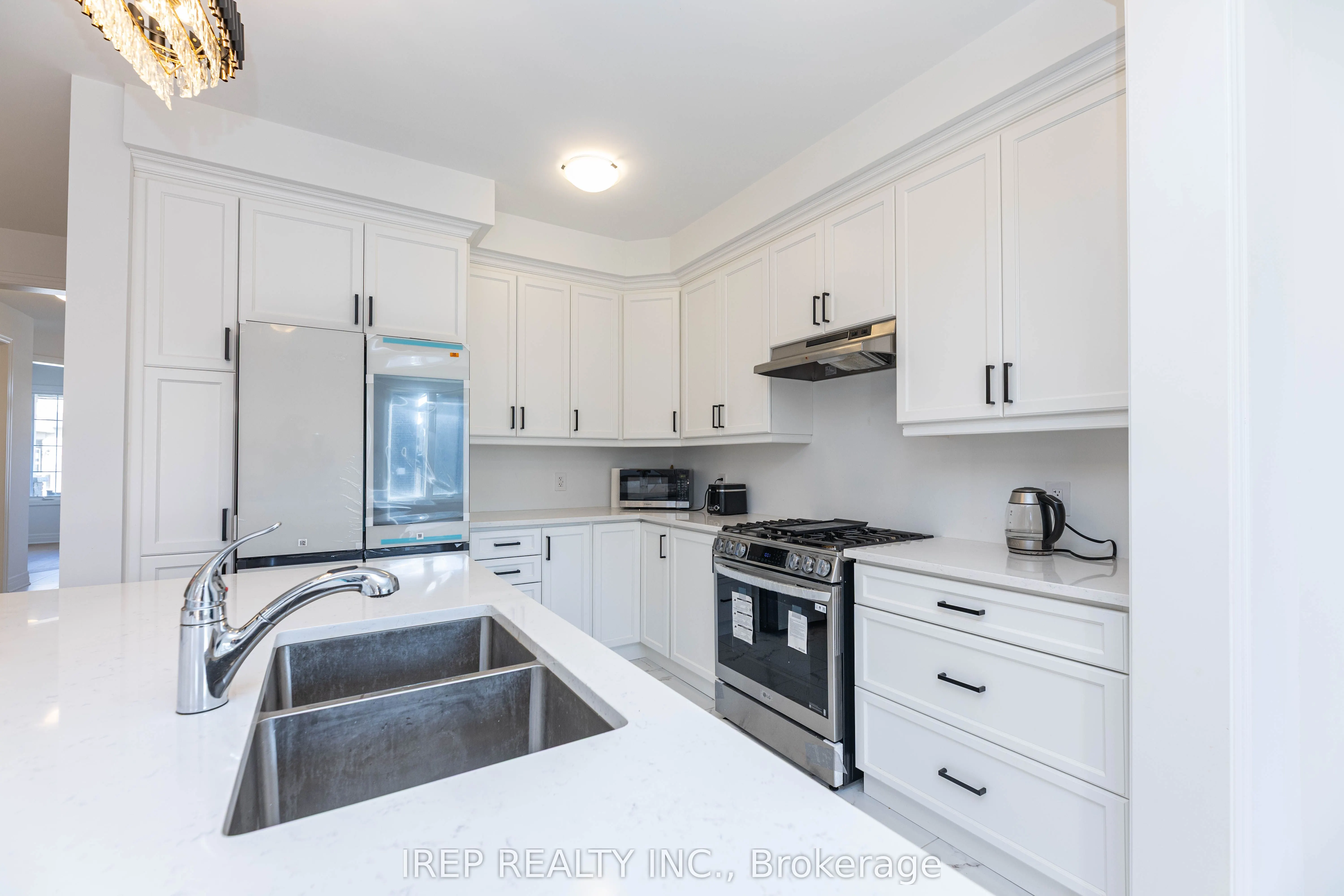 1355 Glamorgan Manor