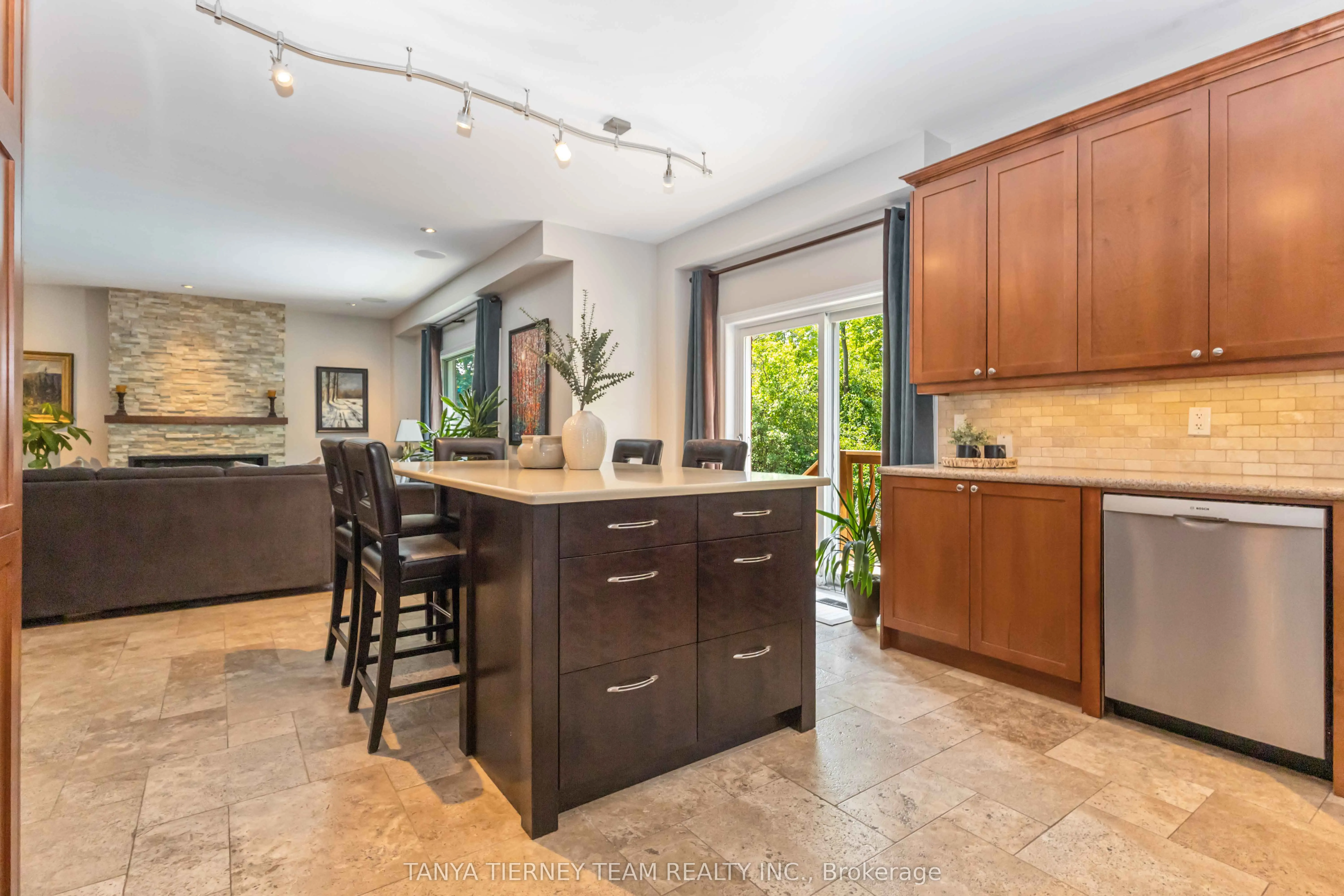 6 Braddock Court