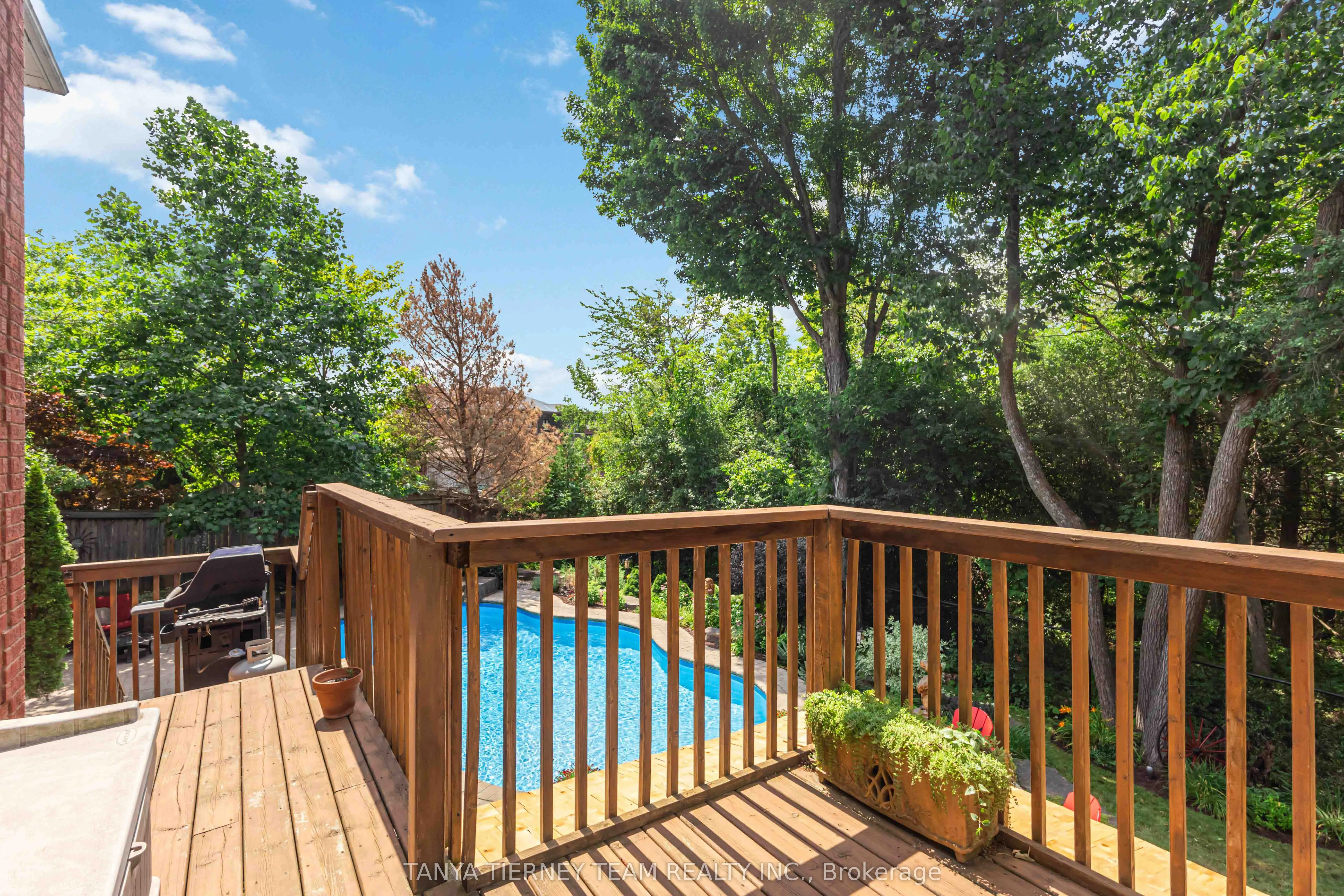 6 Braddock Court