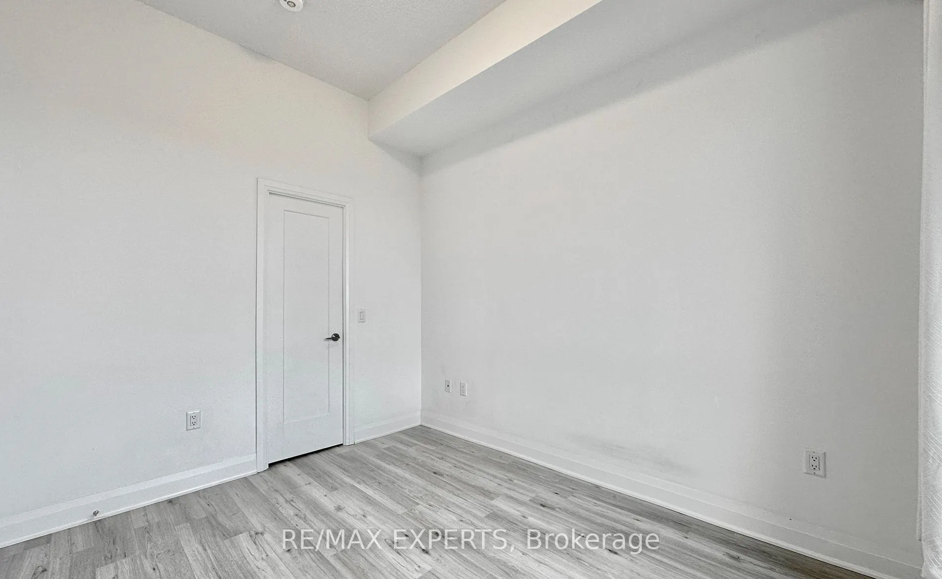 3220 Sheppard Avenue E, #208