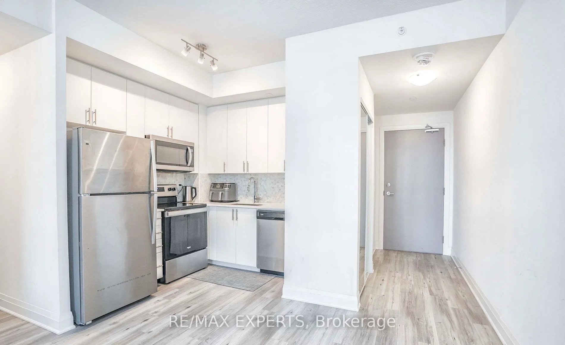 3220 Sheppard Avenue E, #208