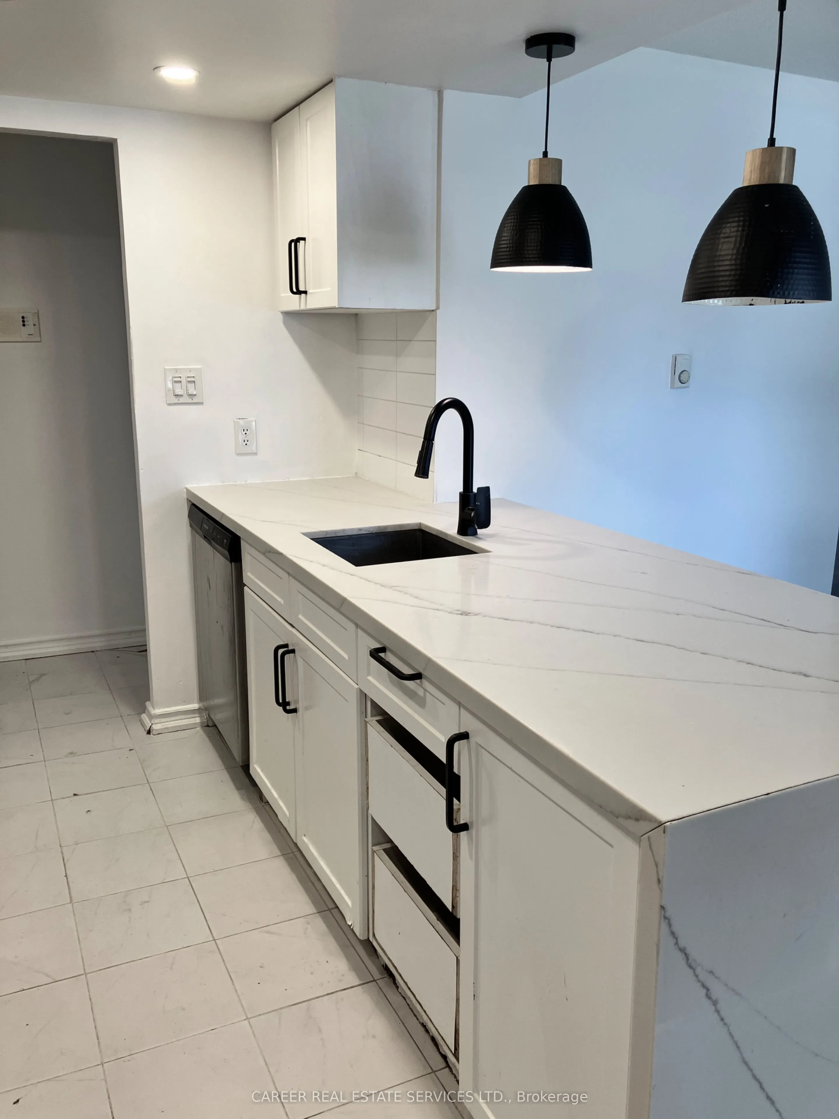 53 Taunton Road E, #90