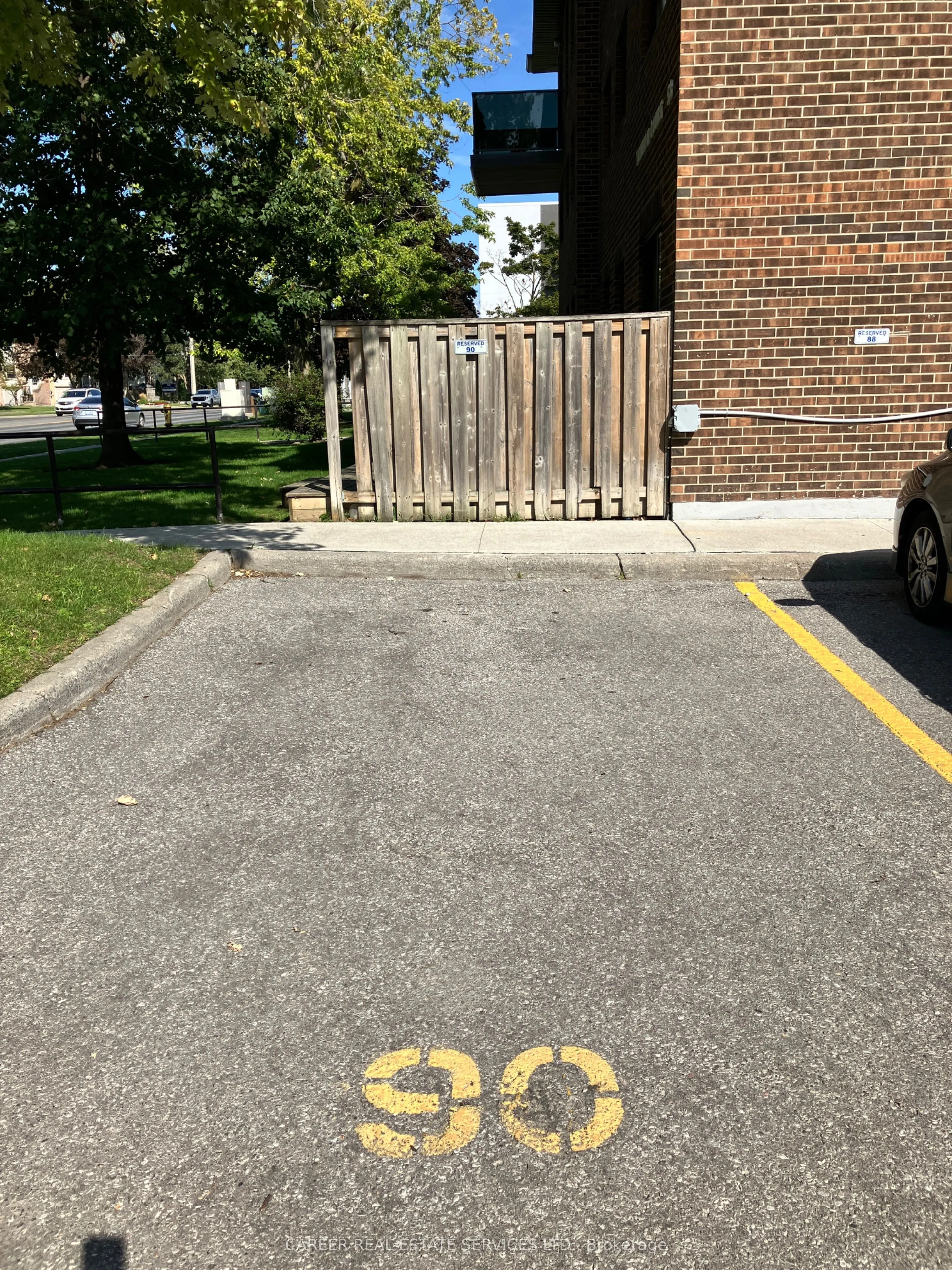 53 Taunton Road E, #90