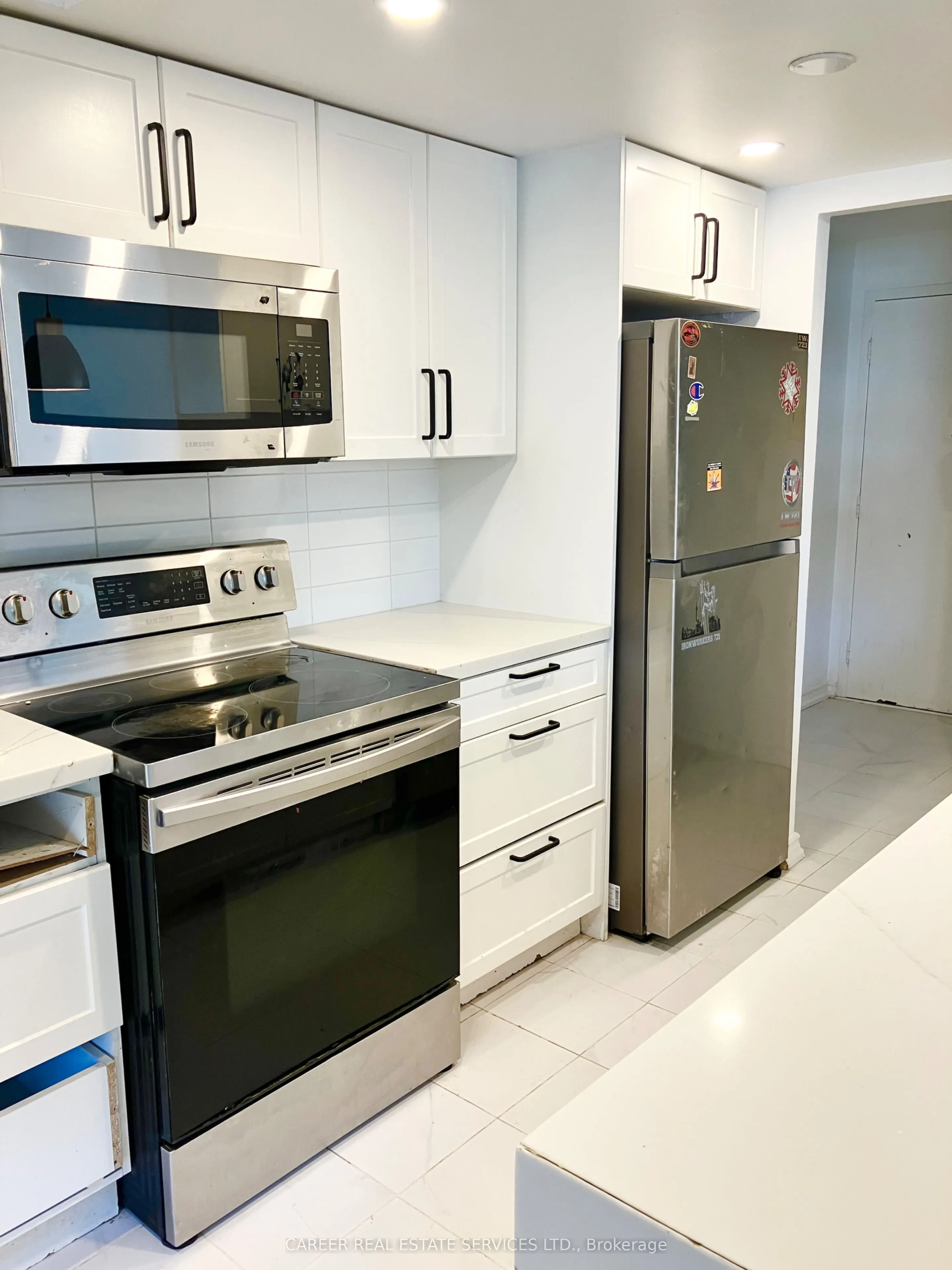 53 Taunton Road E, #90