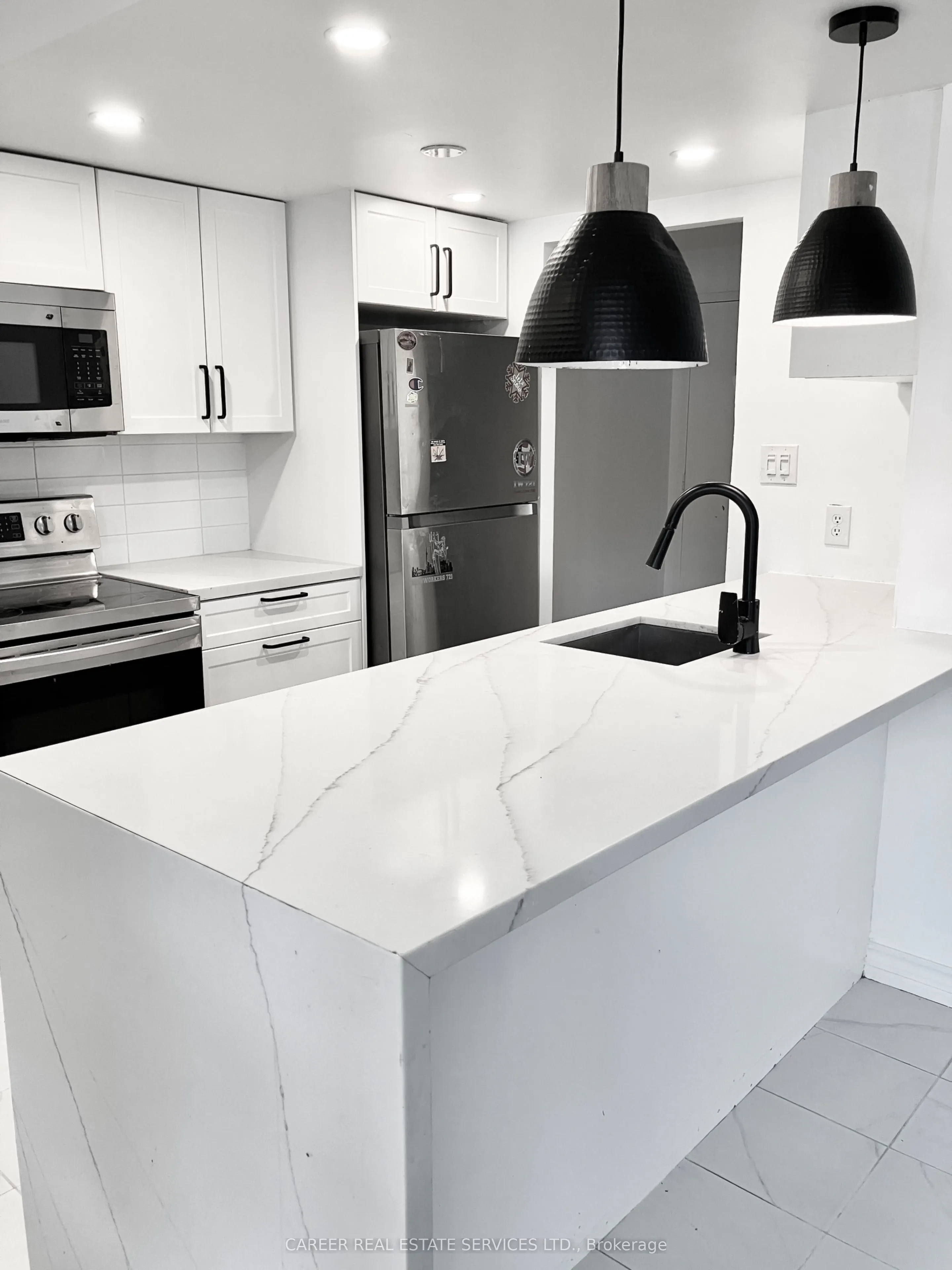 53 Taunton Road E, #90