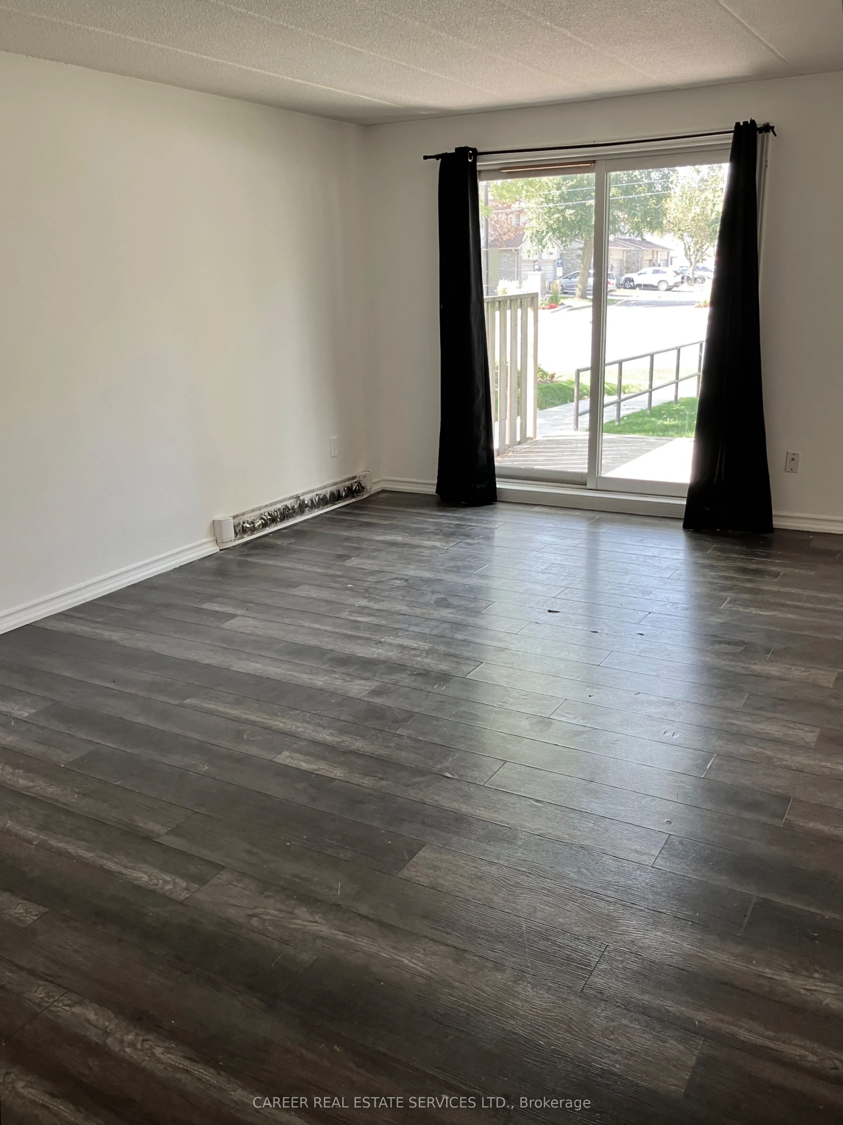 53 Taunton Road E, #90