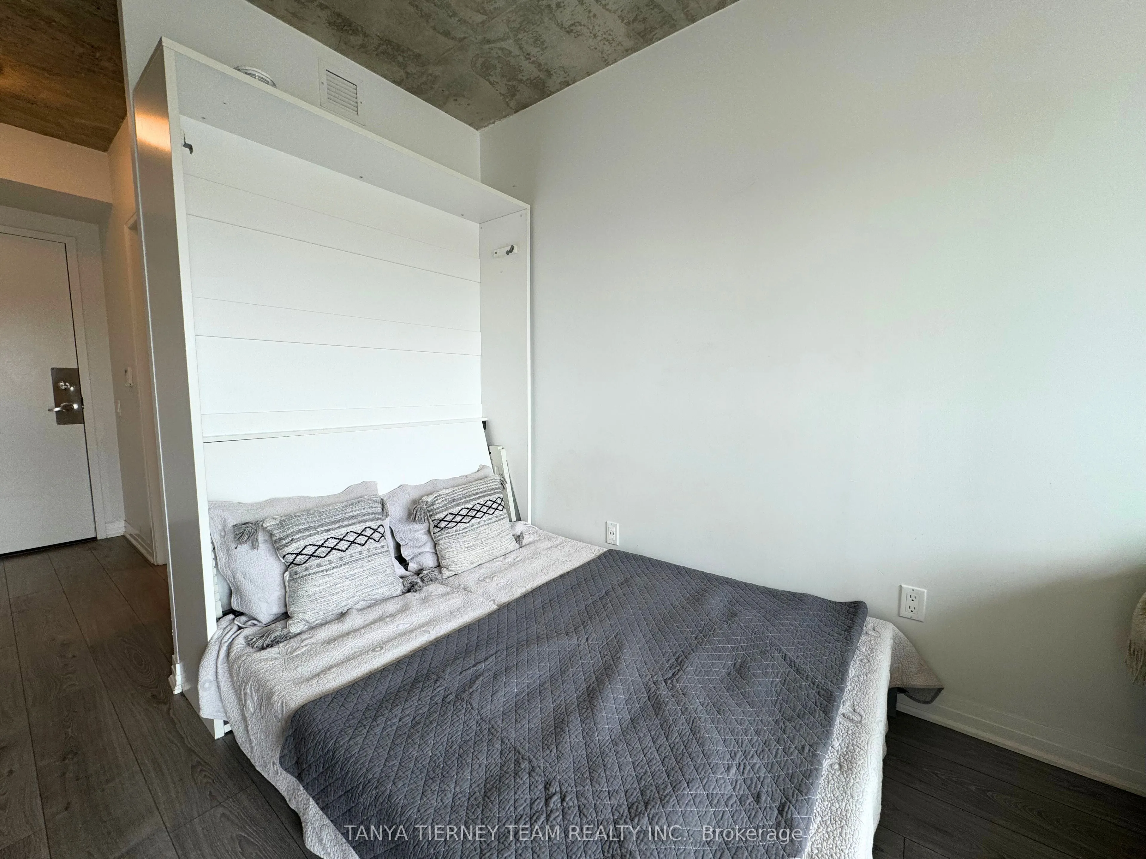 1900 Simcoe Street N, #535