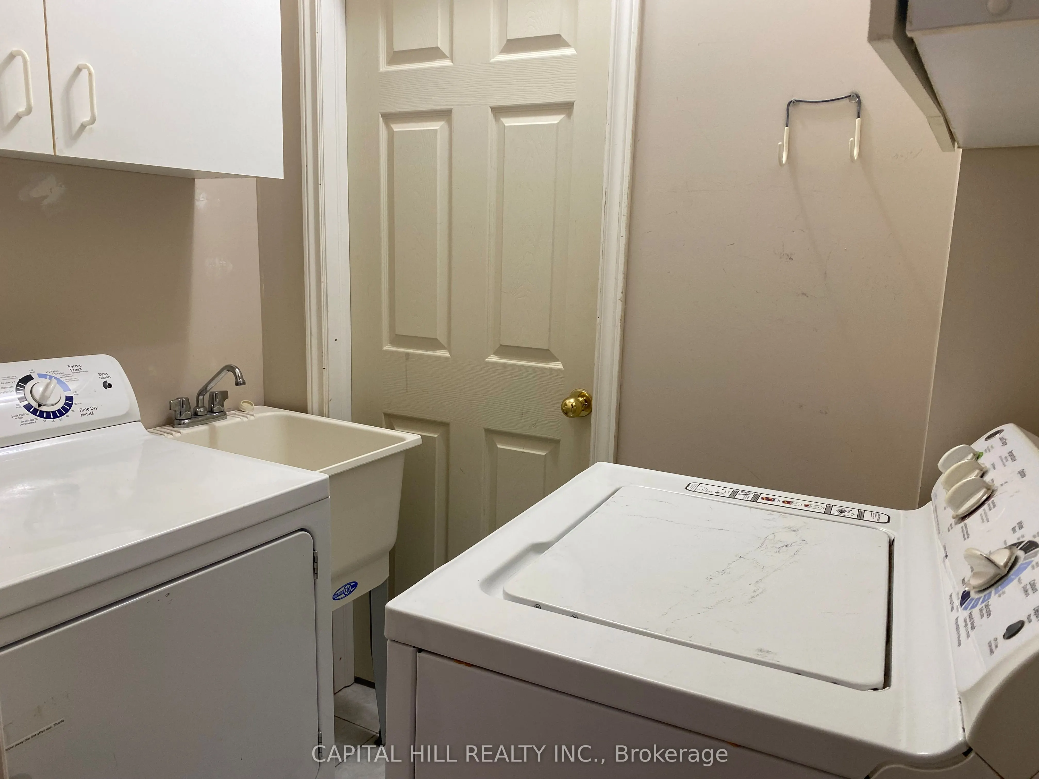 34 Allard Avenue, #Main Floor