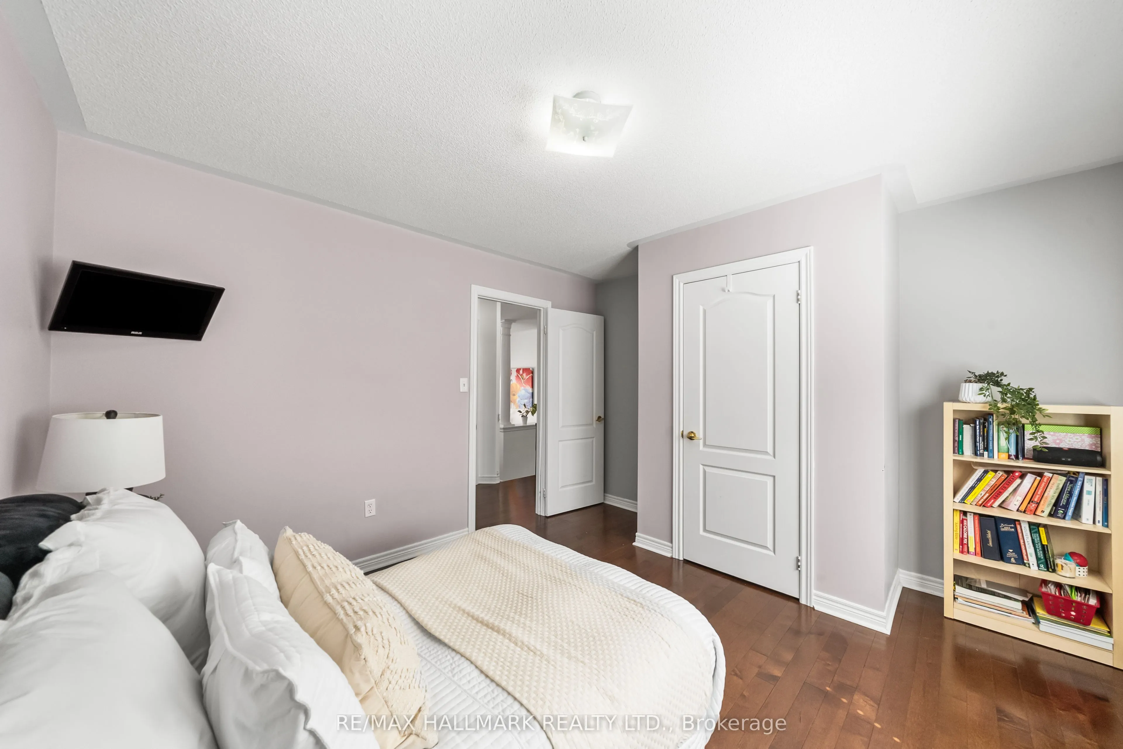 95 Rockland Crescent
