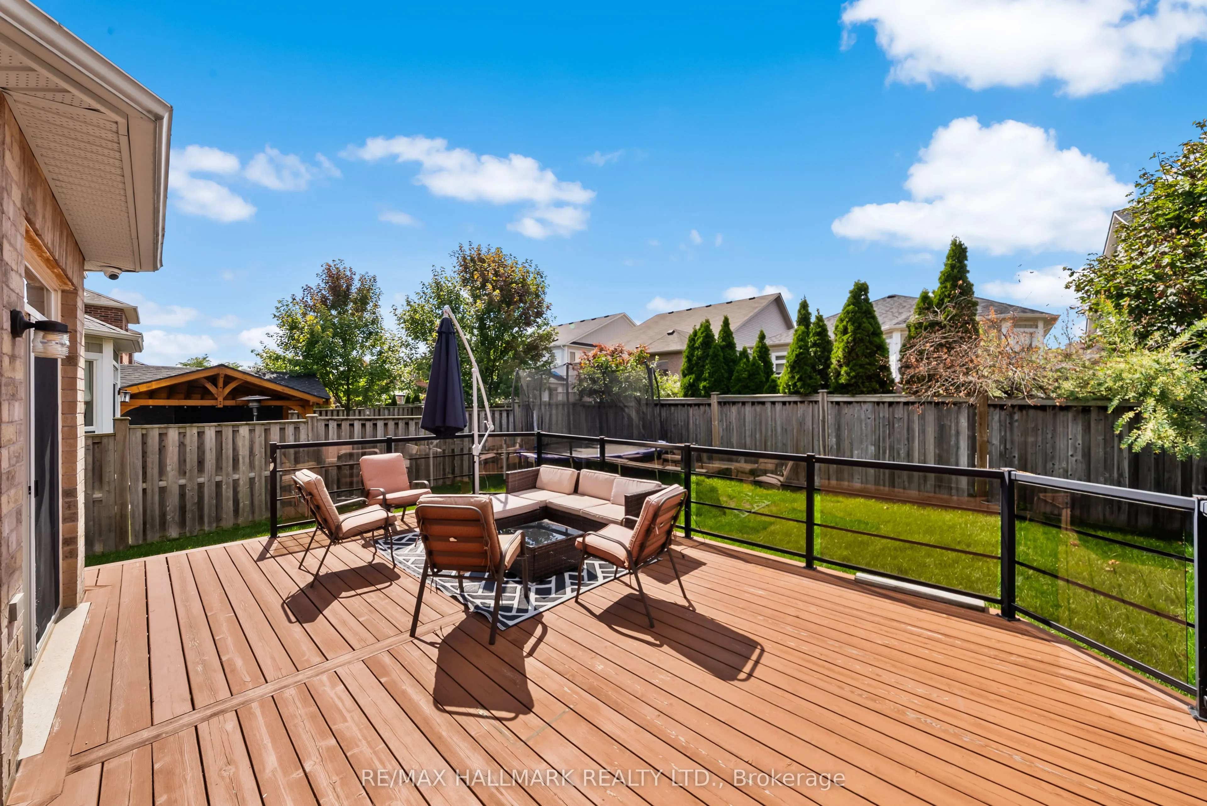 95 Rockland Crescent