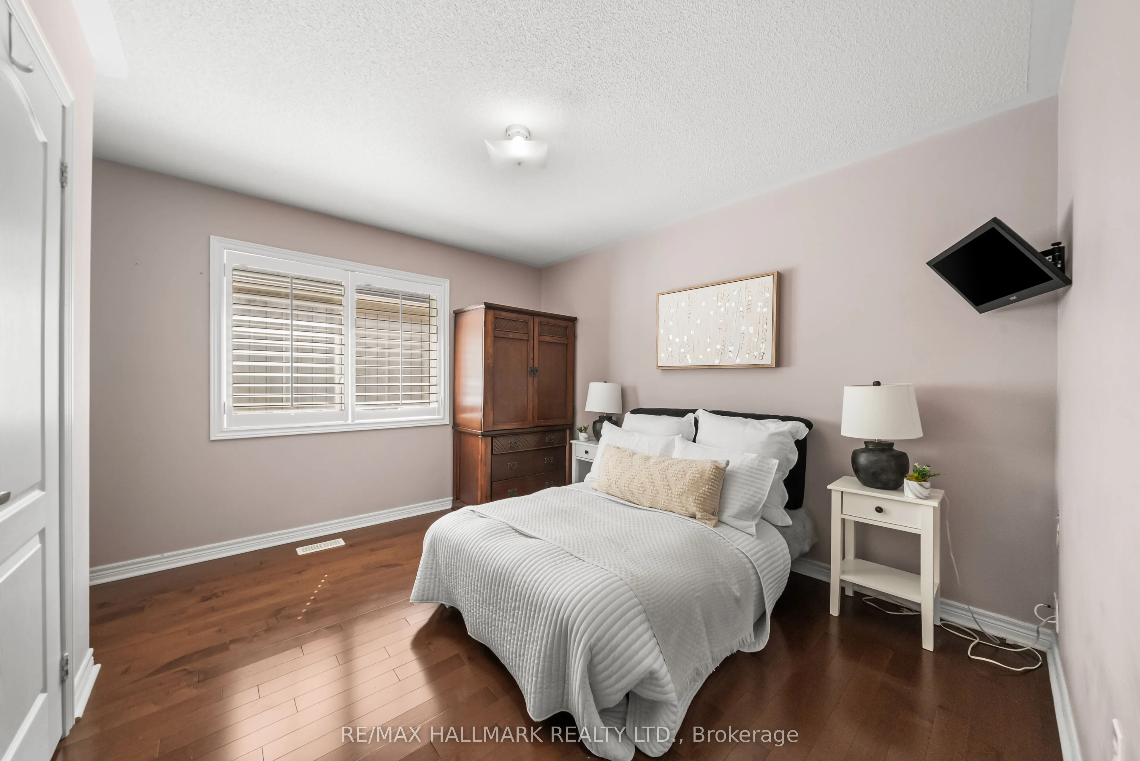 95 Rockland Crescent