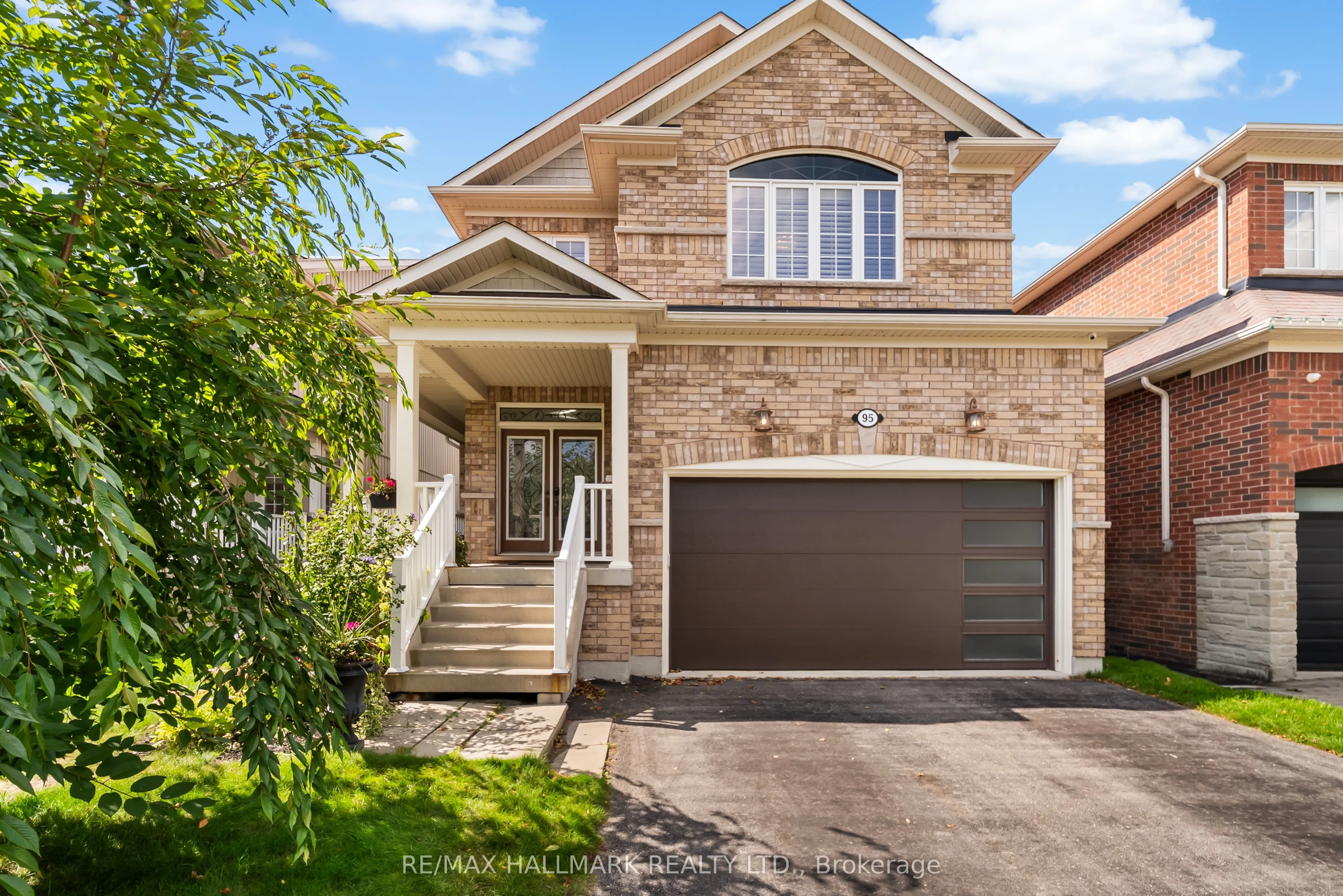95 Rockland Crescent