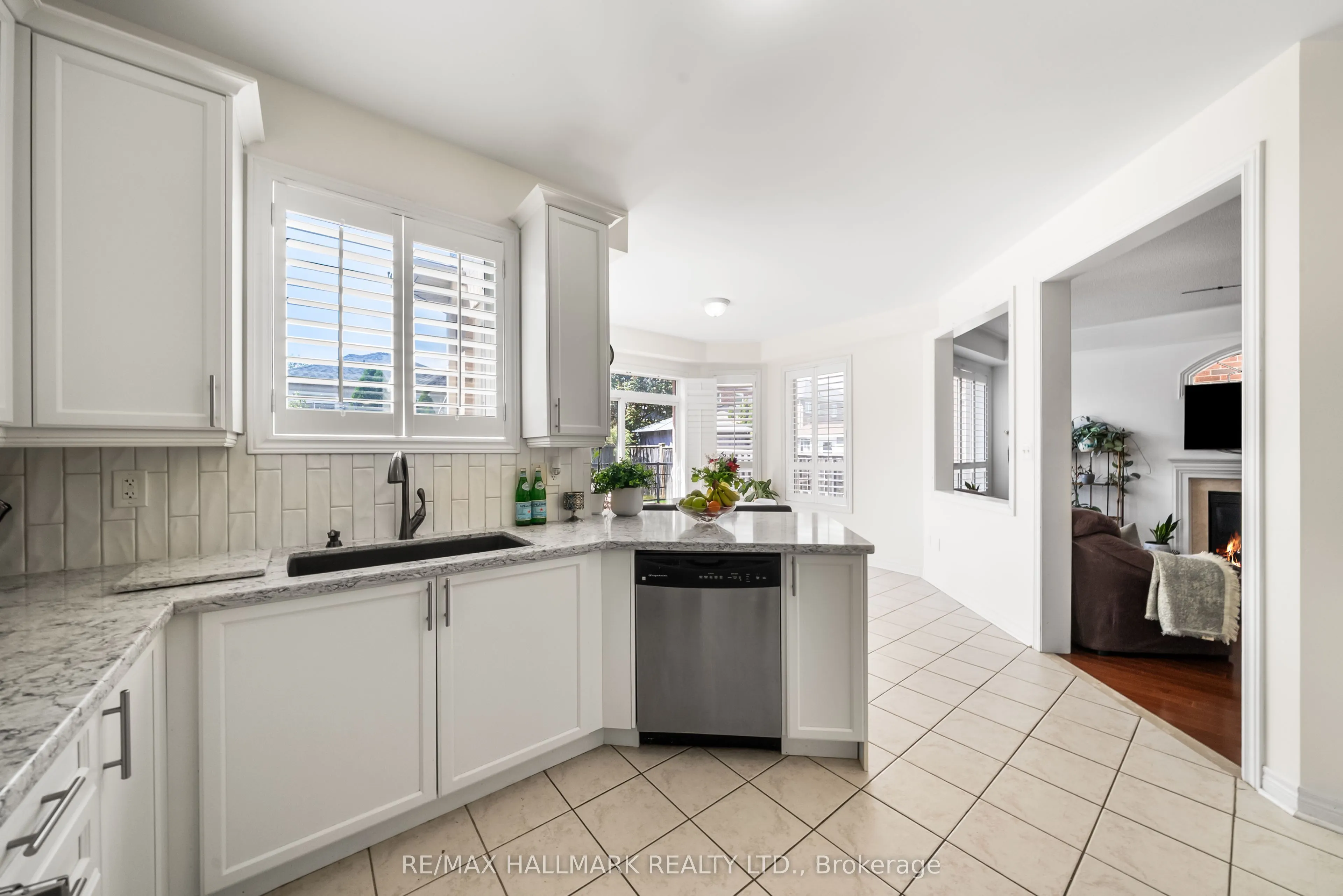95 Rockland Crescent