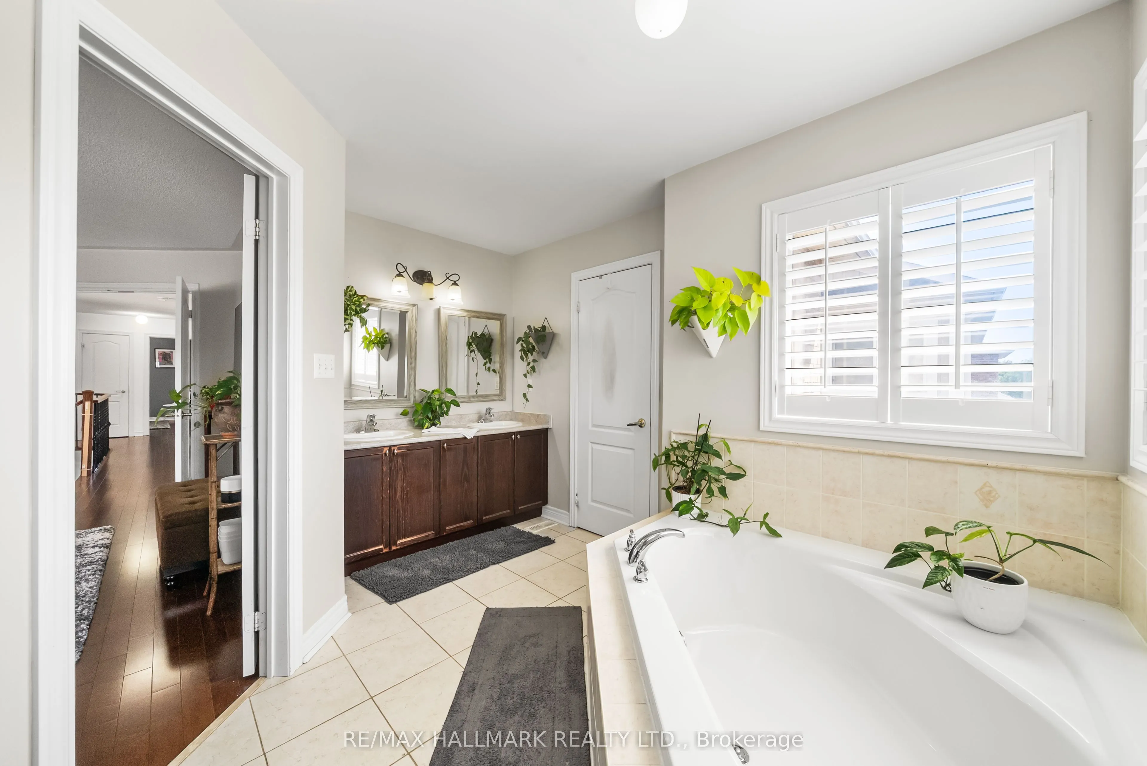95 Rockland Crescent