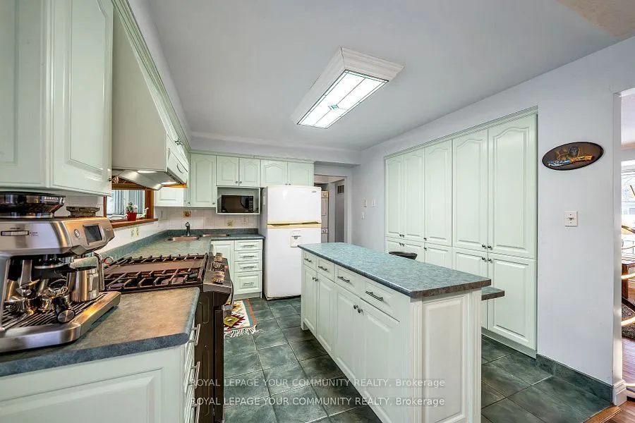21 Forest Road