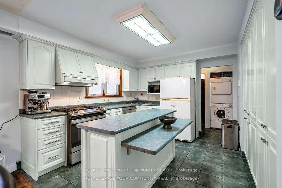 21 Forest Road