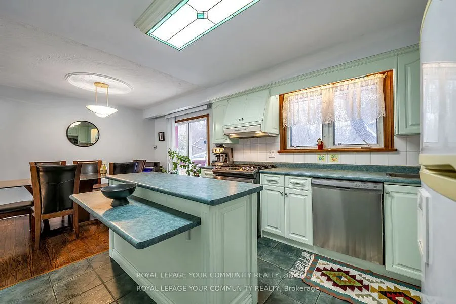 21 Forest Road
