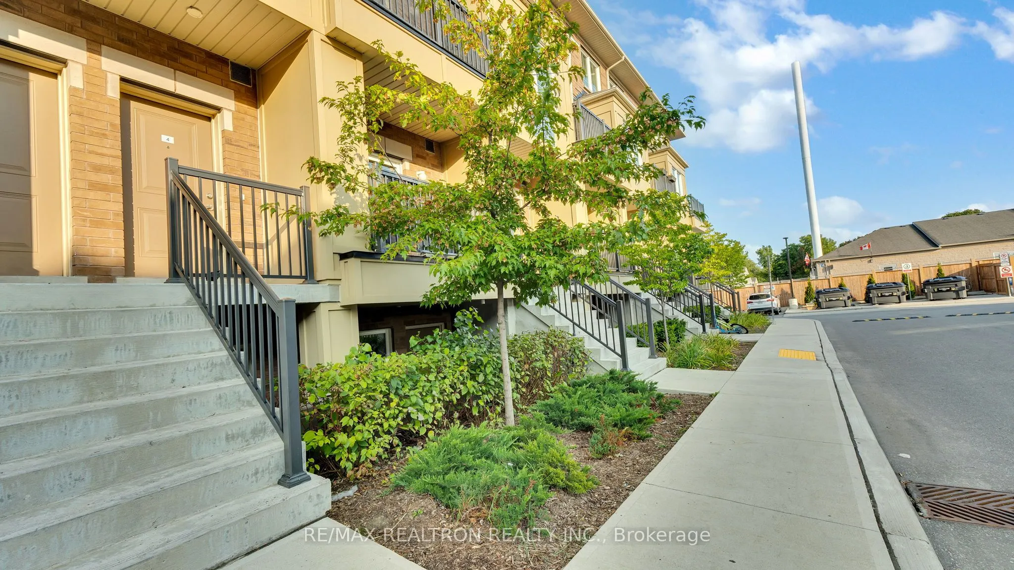 470 Beresford Path, #4