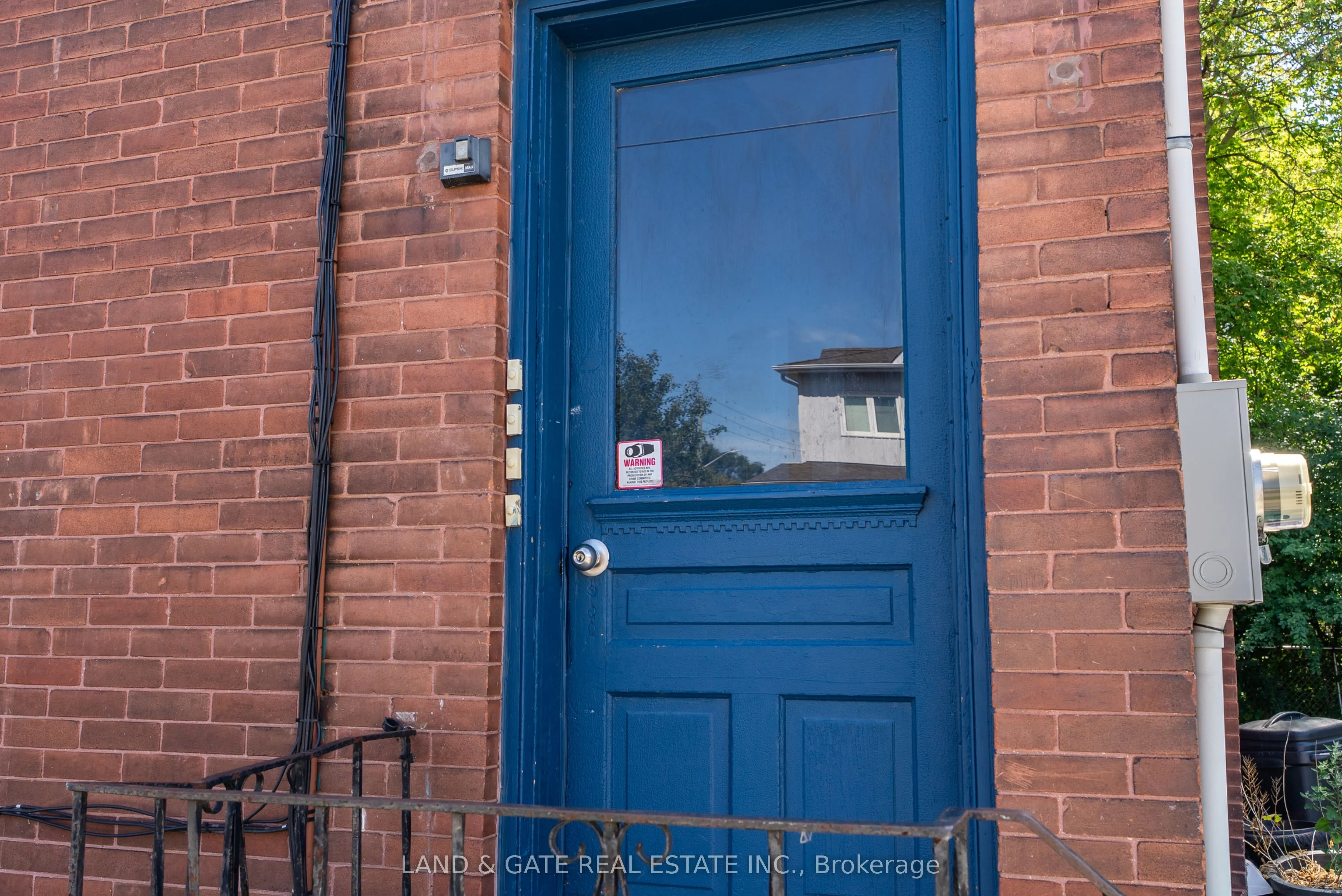 394 Centre Street S