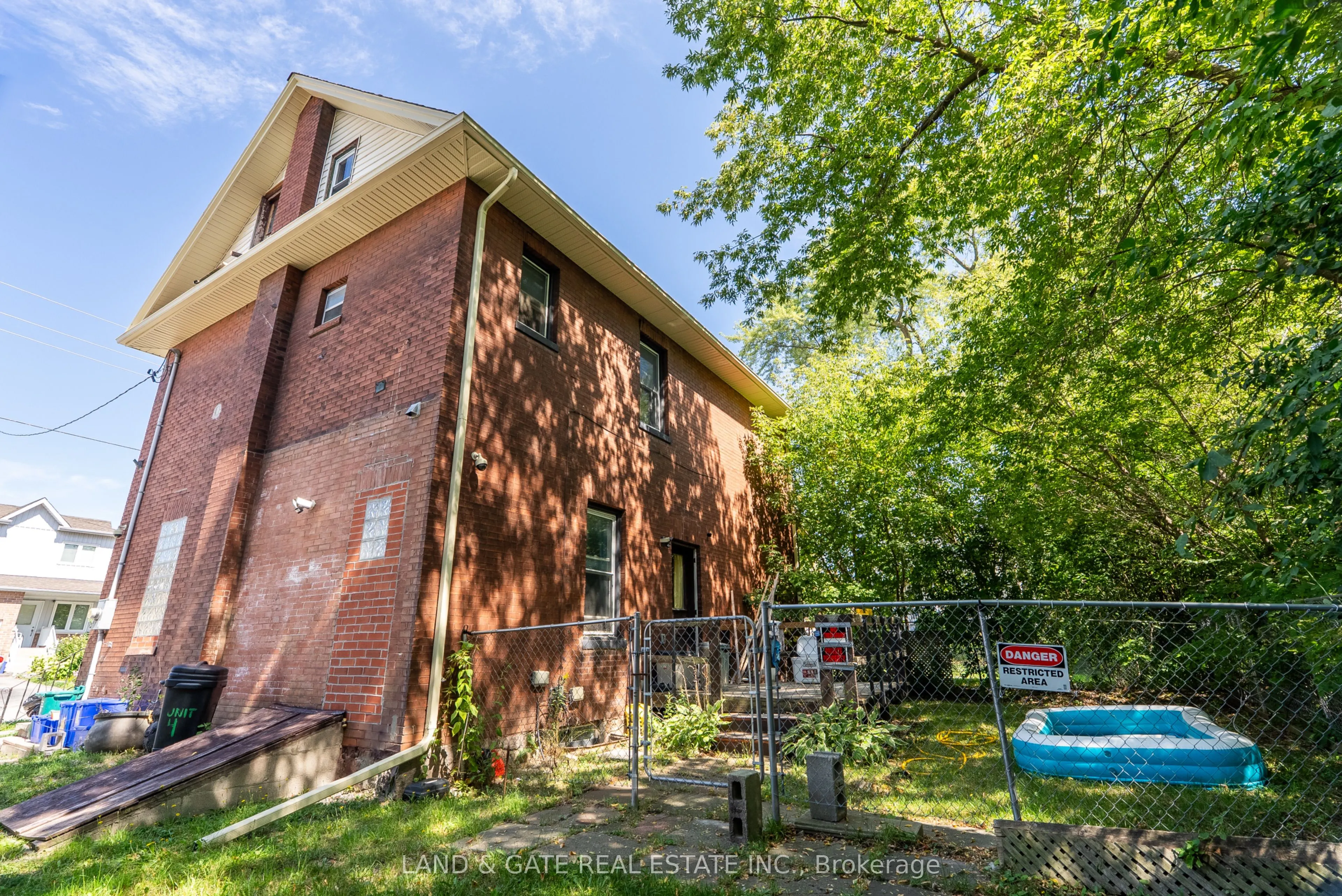 394 Centre Street S