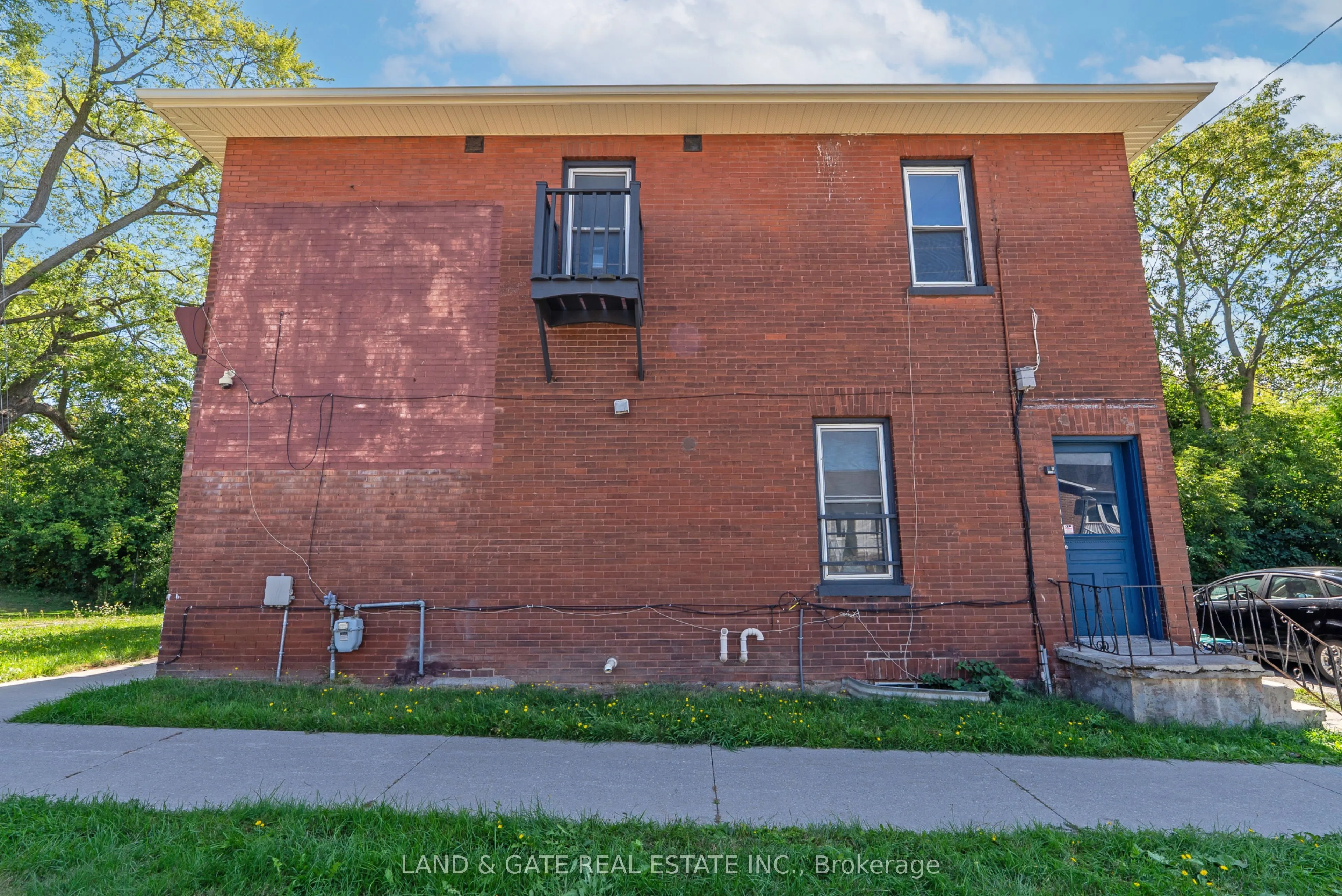394 Centre Street S