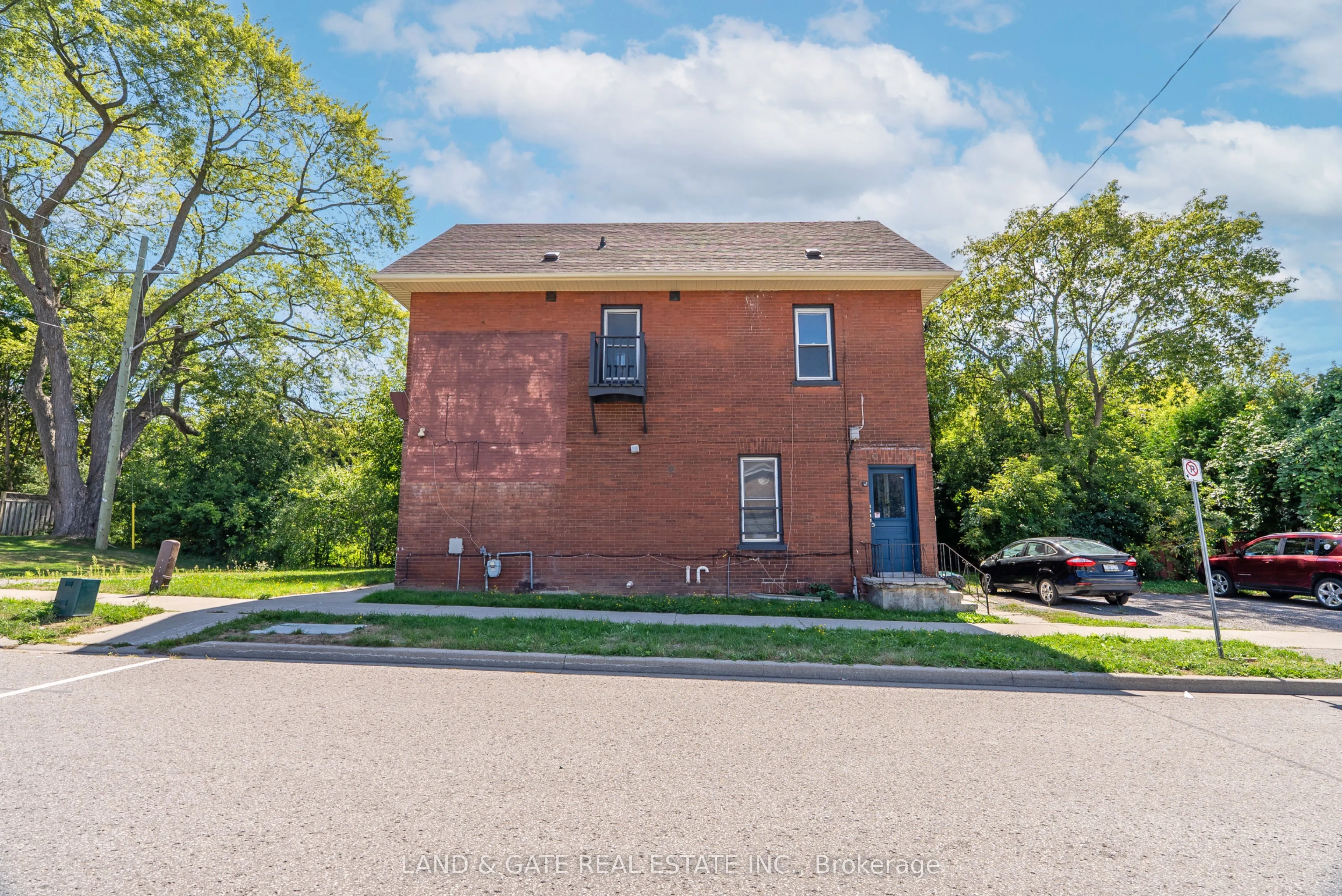 394 Centre Street S