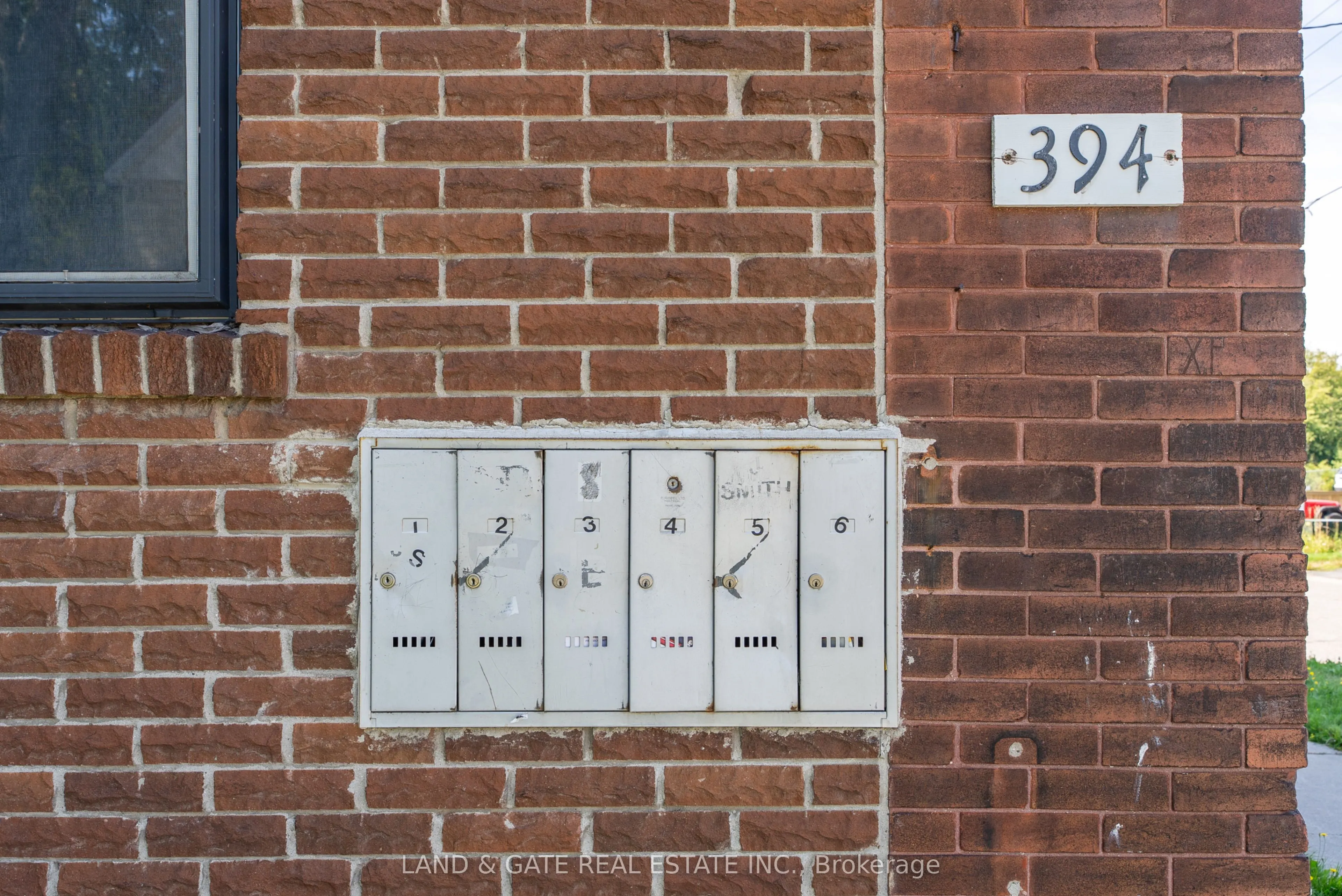 394 Centre Street S