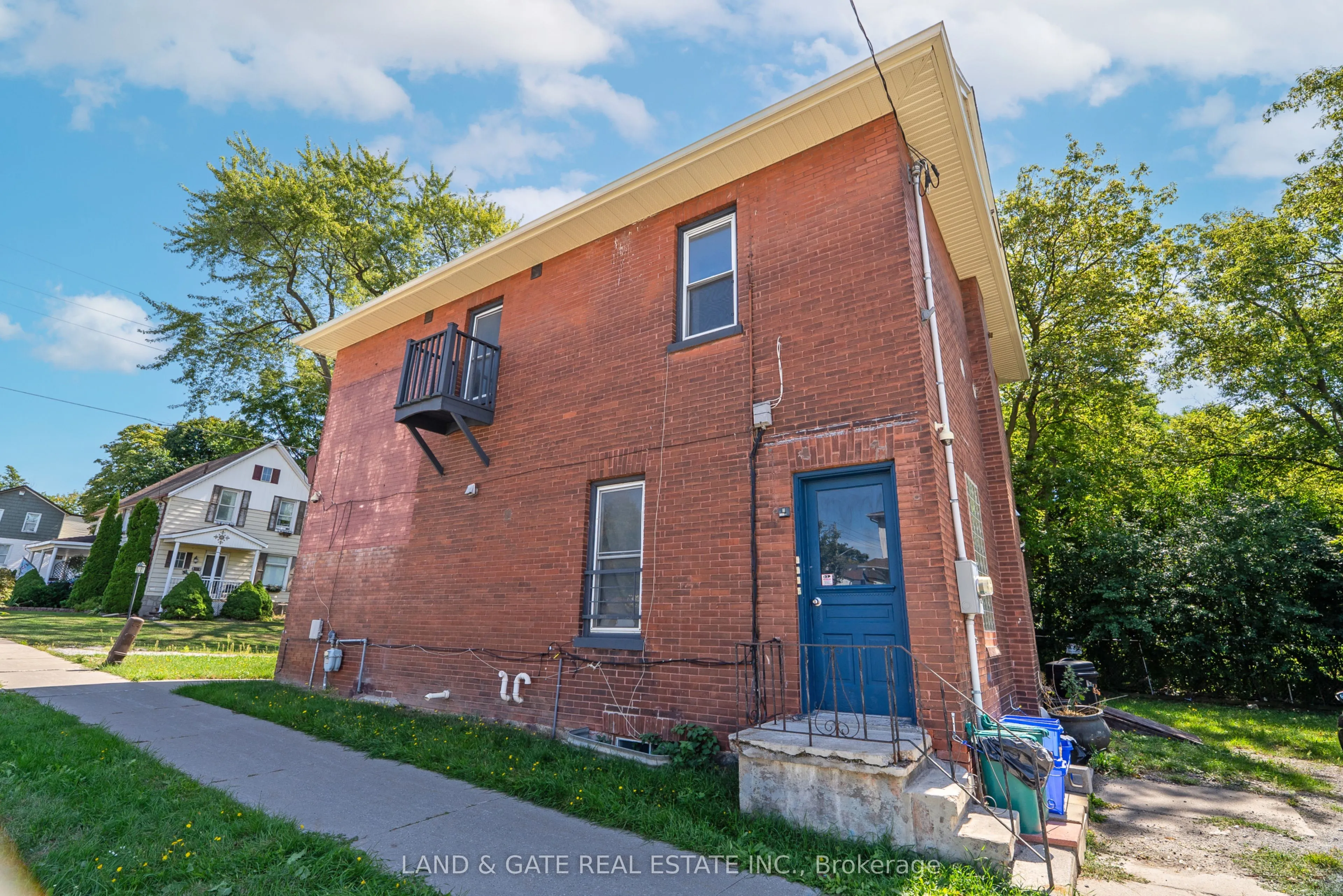 394 Centre Street S