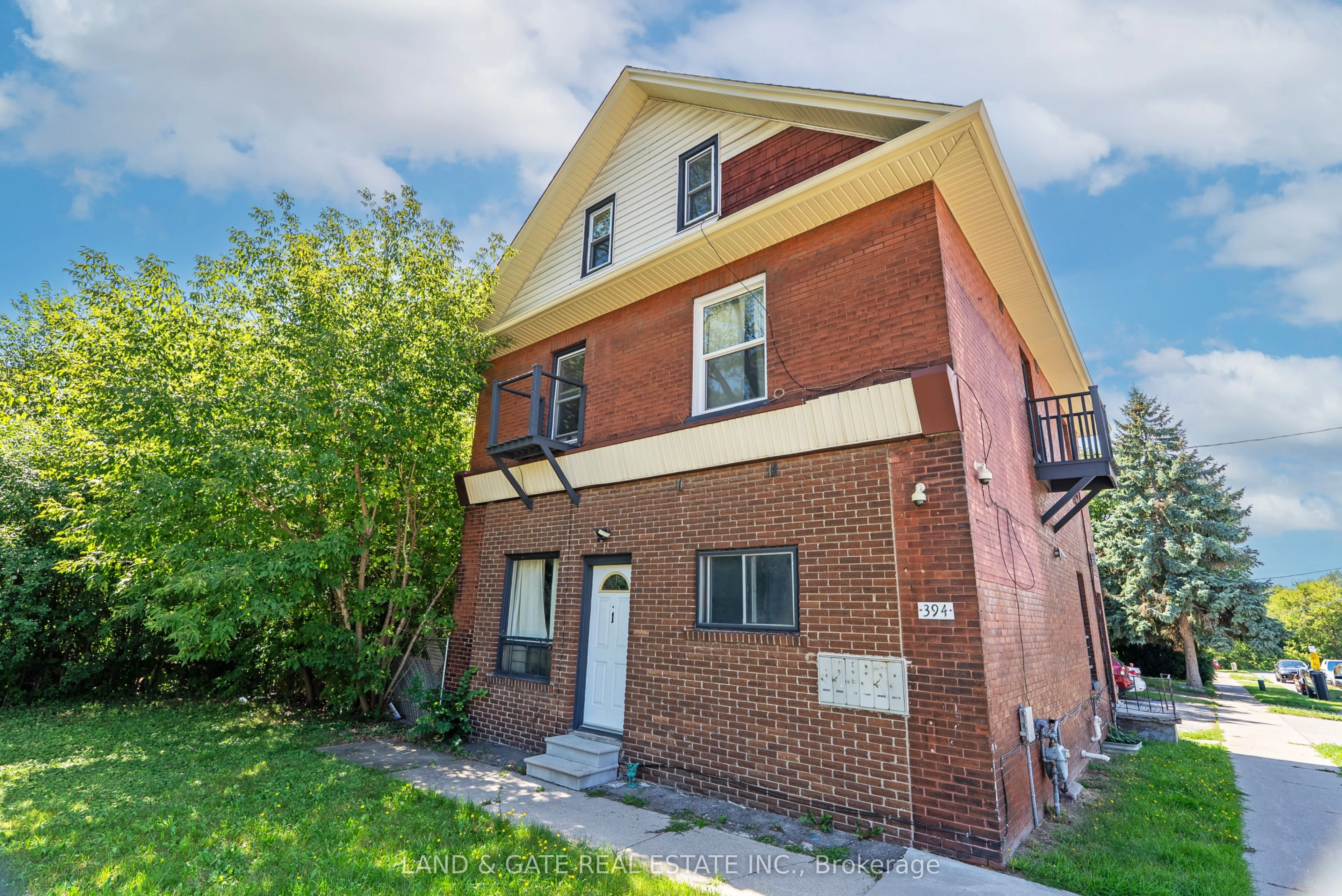 394 Centre Street S
