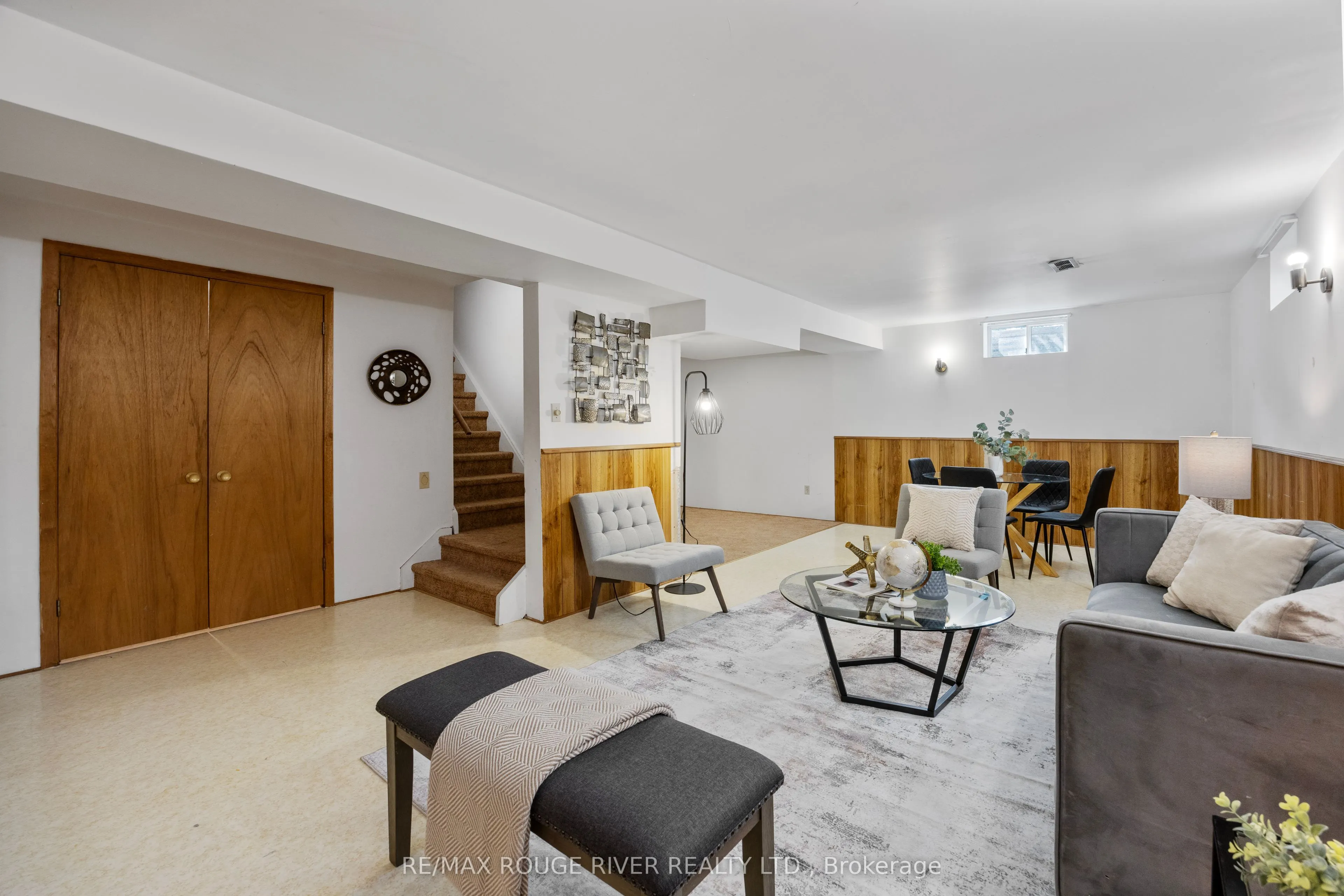 12 Woodlawn Court