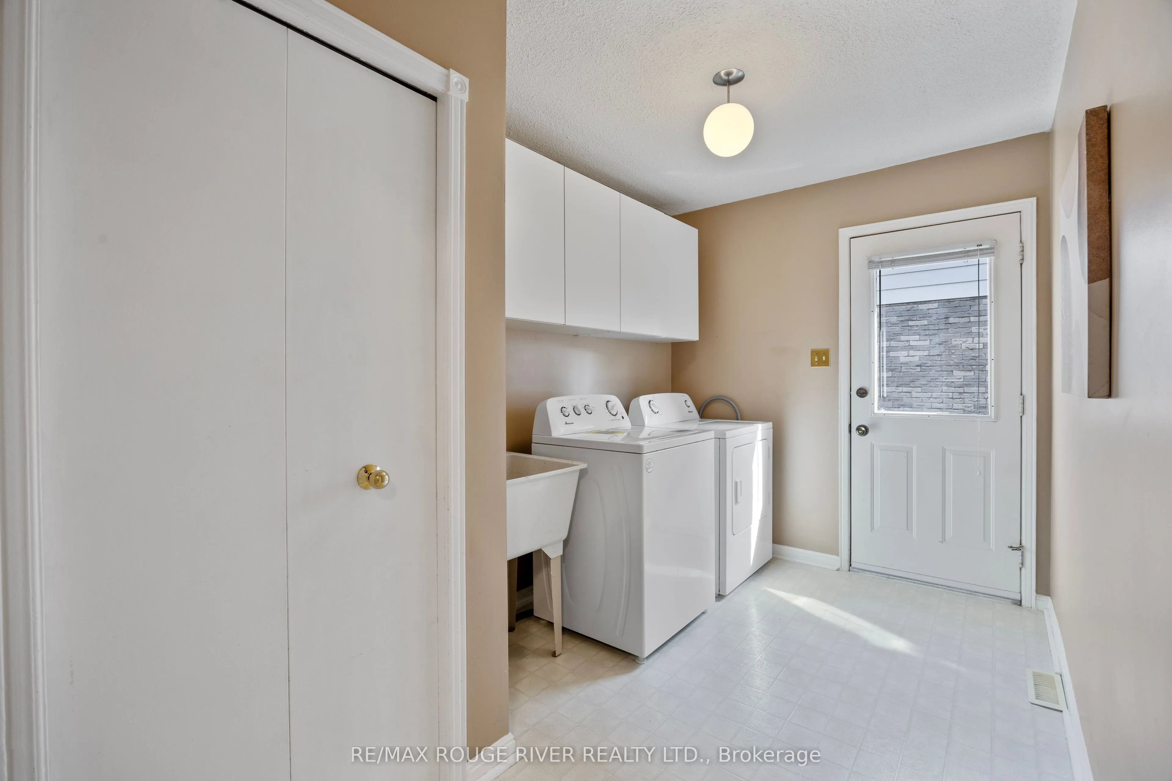 12 Woodlawn Court