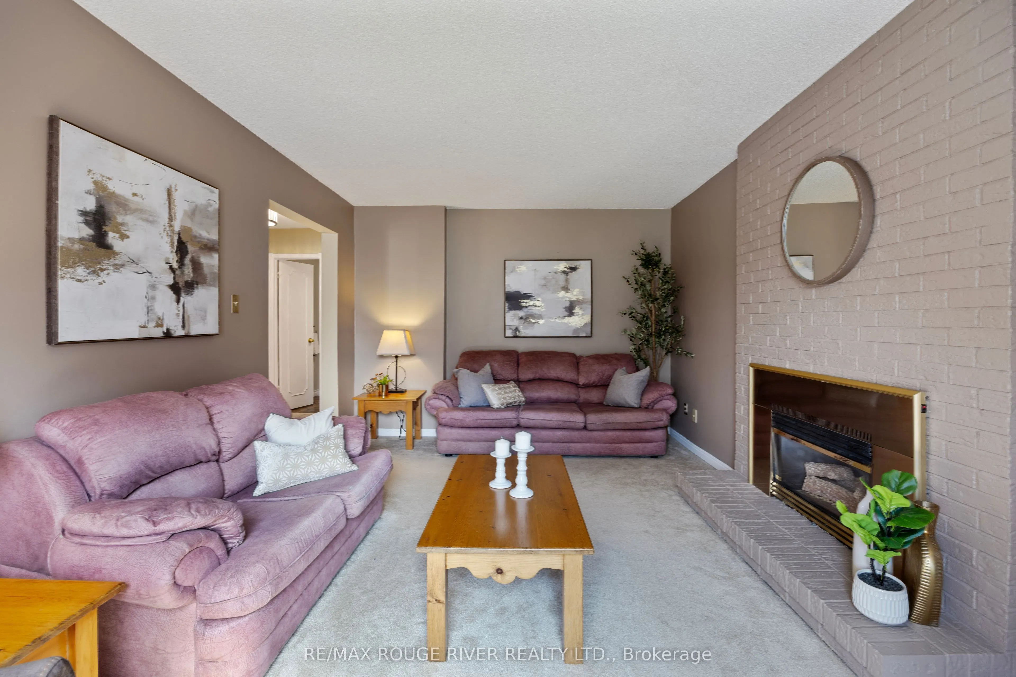 12 Woodlawn Court