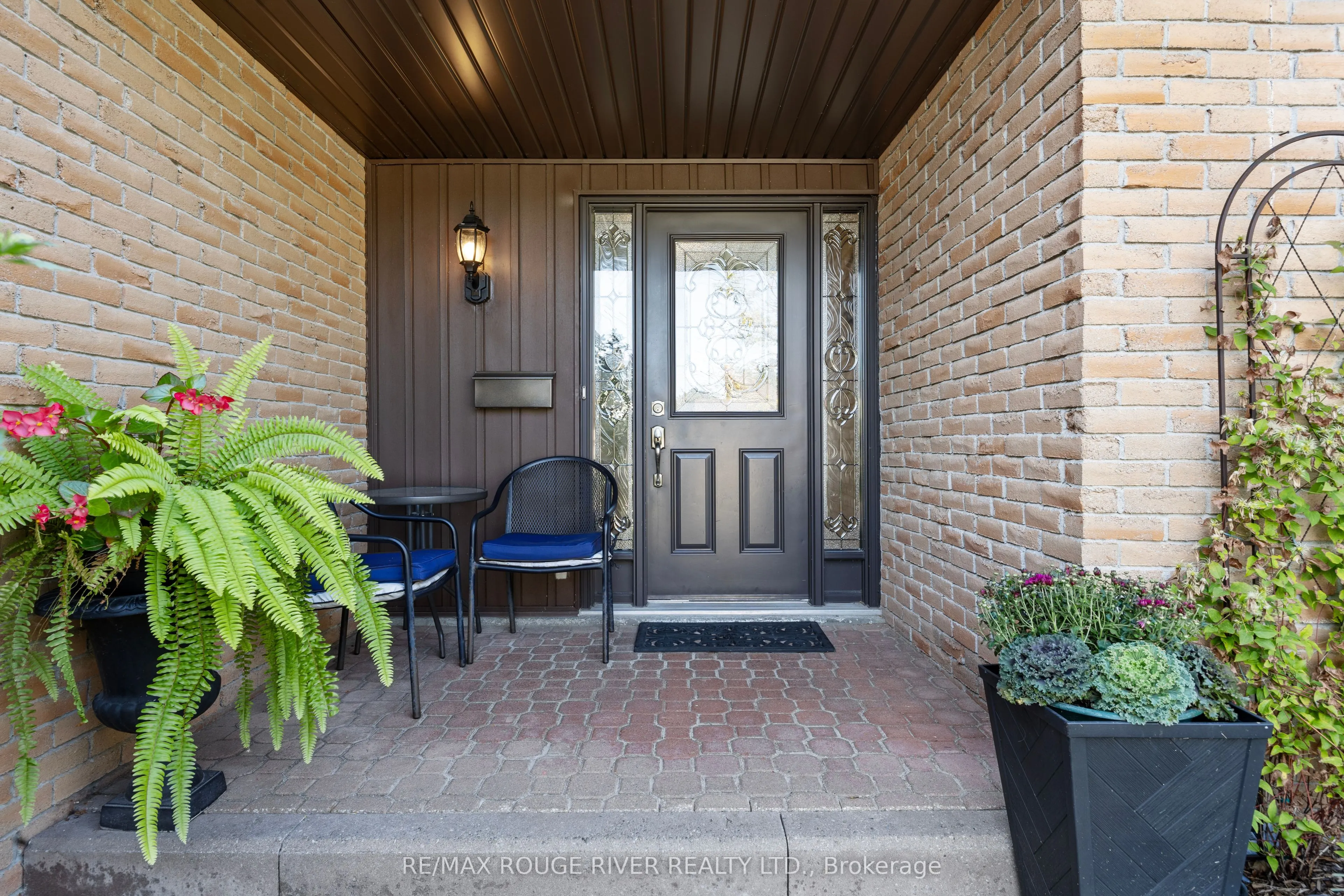 12 Woodlawn Court