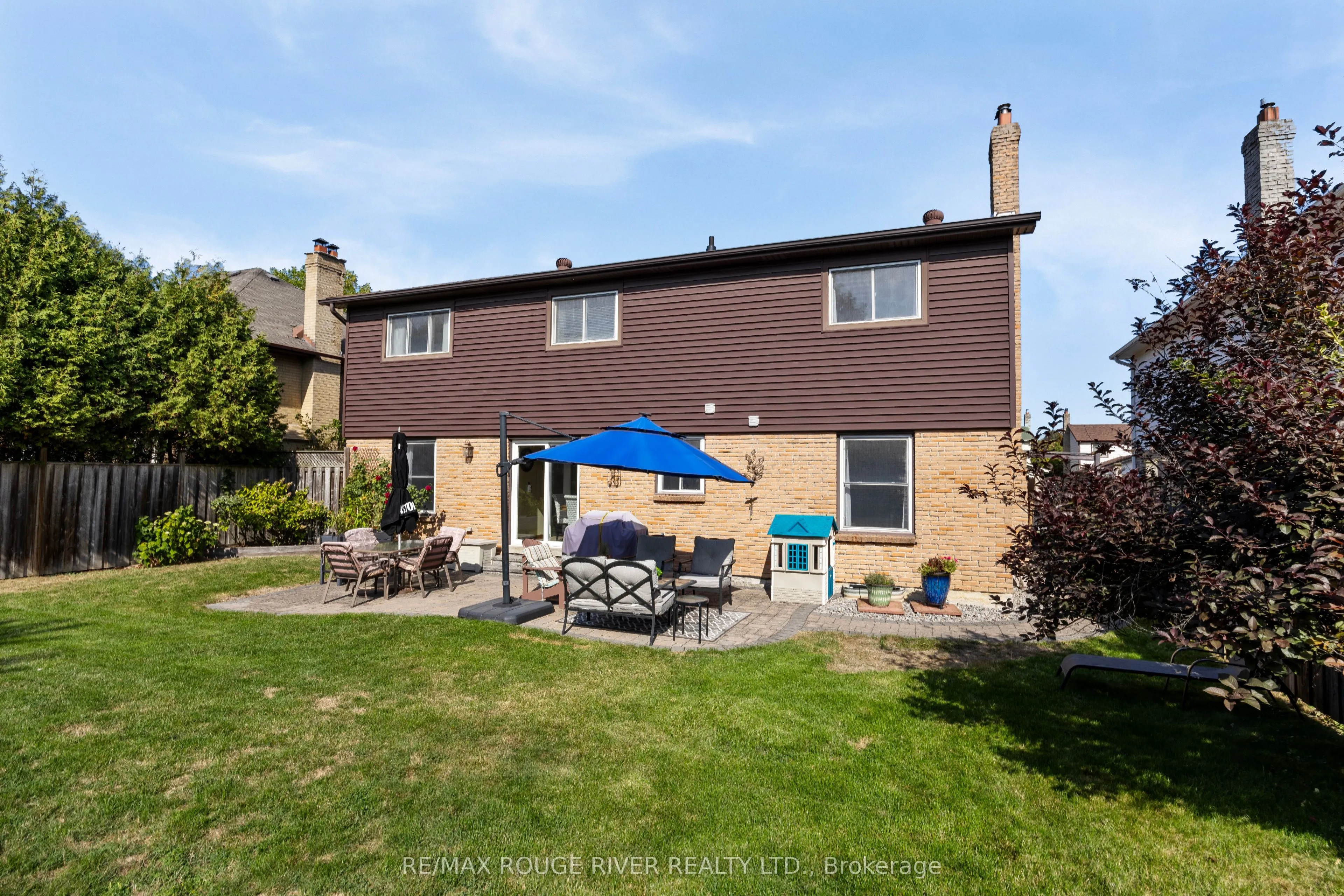 12 Woodlawn Court
