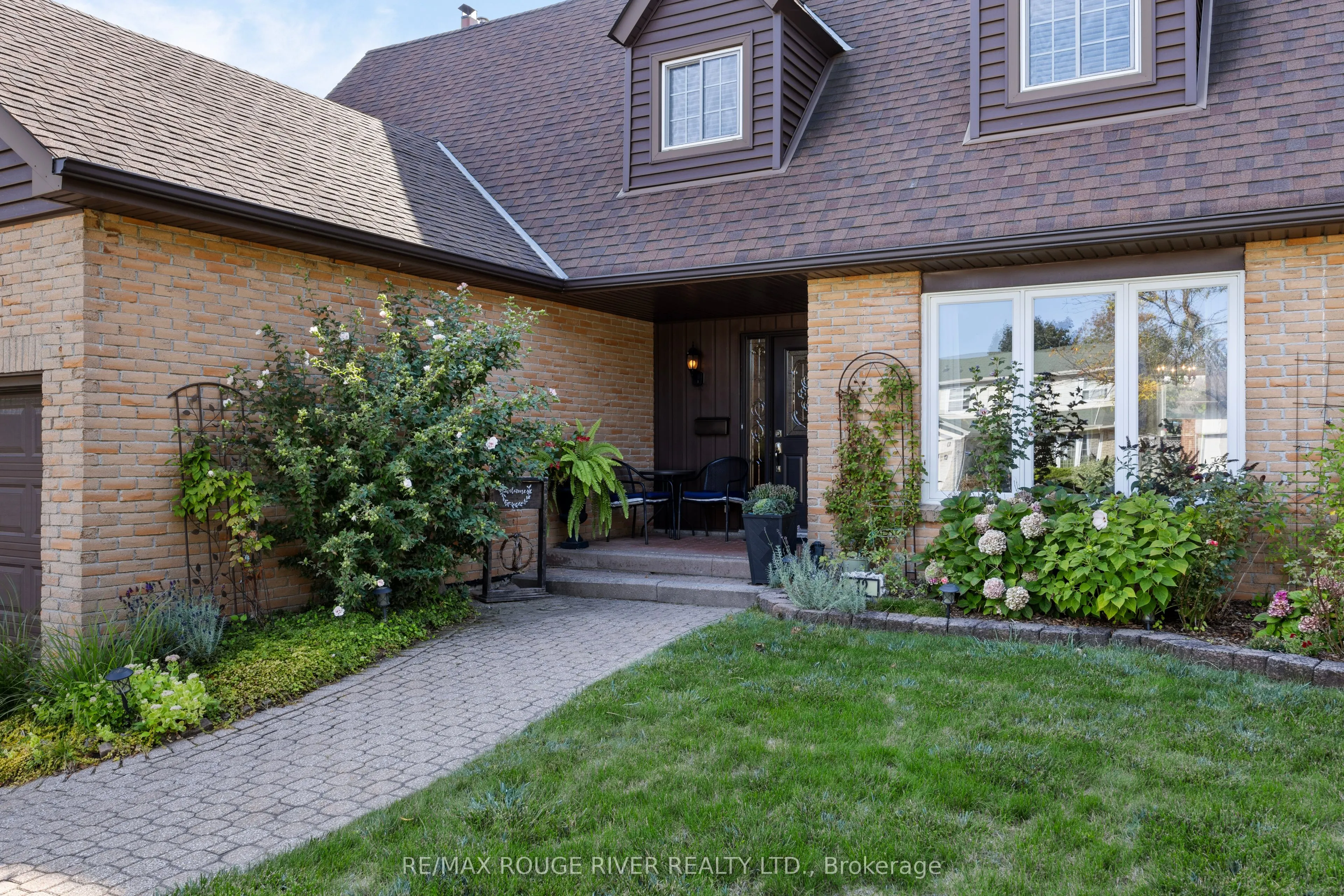 12 Woodlawn Court