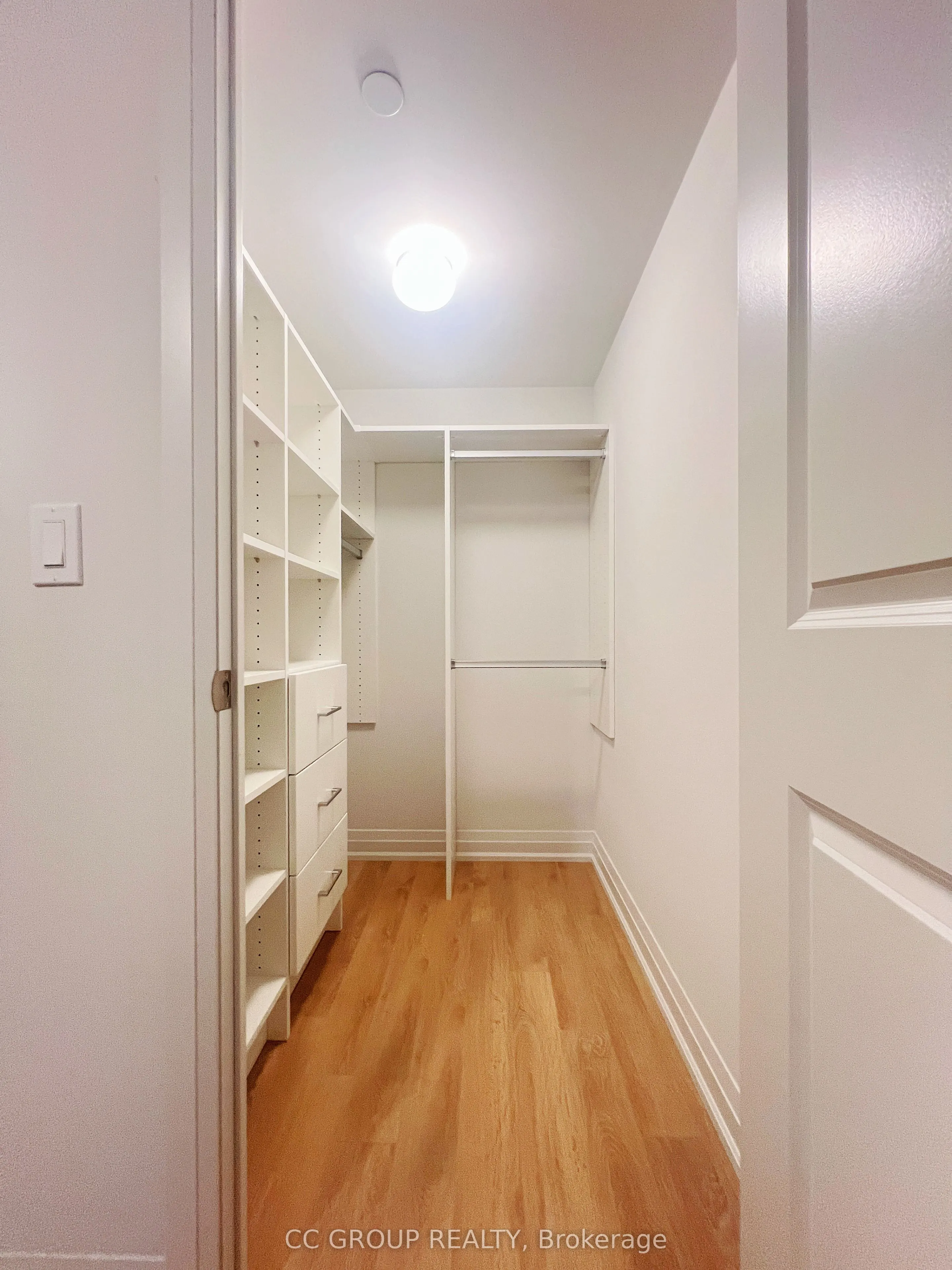 20 Meadowglen Place, #1705