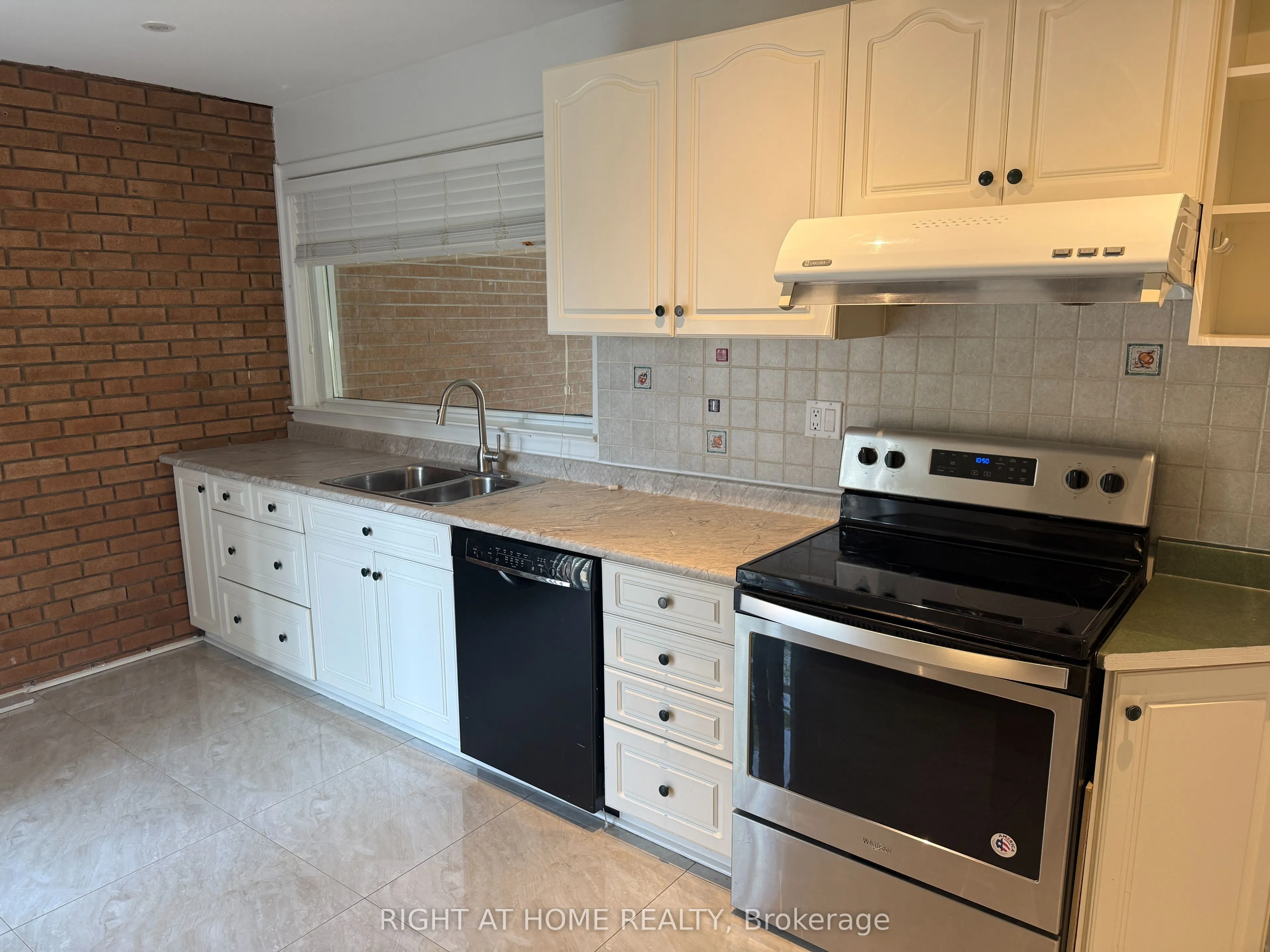 9 Waterfield Drive, #Main