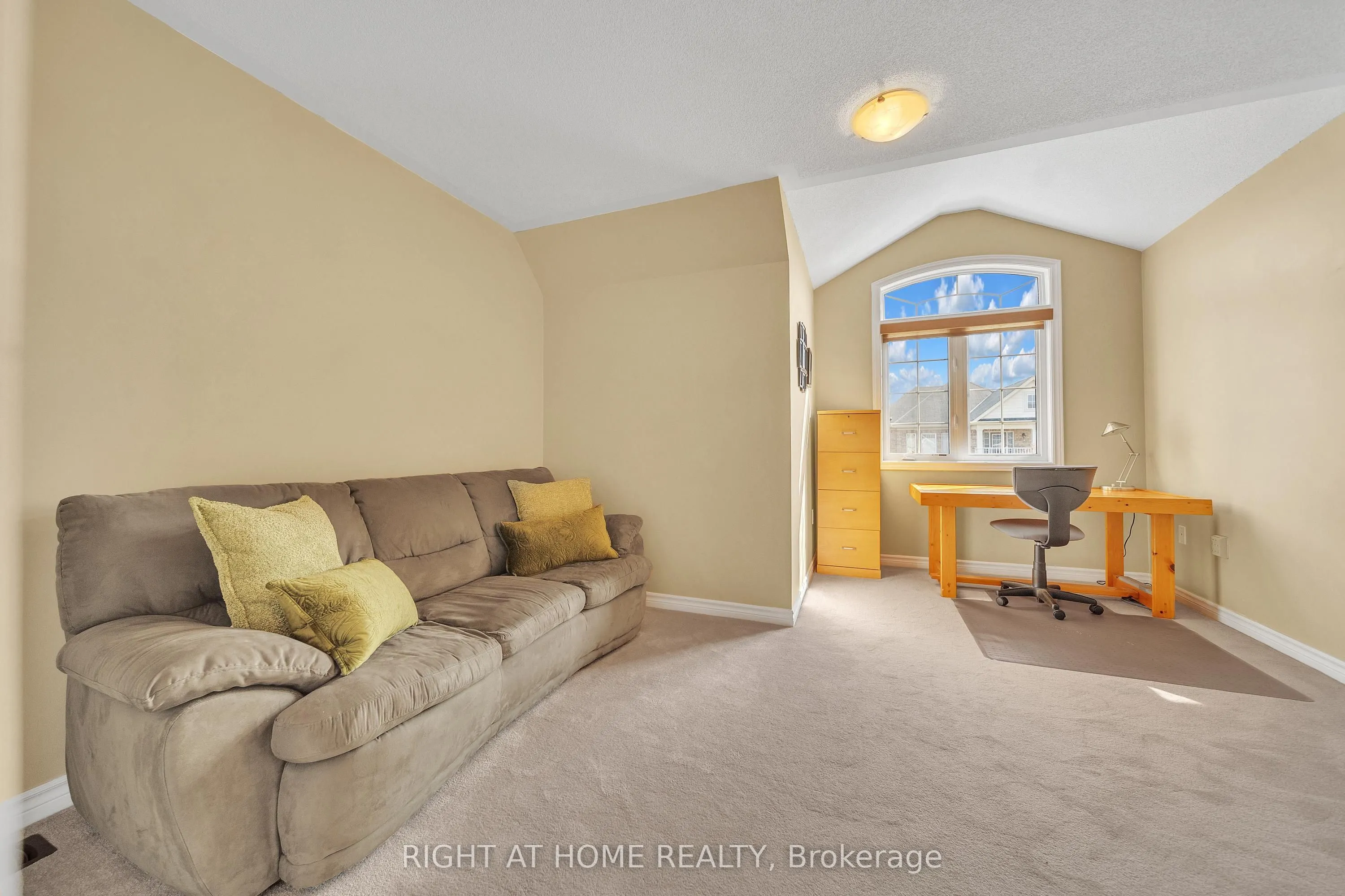 16 Sewell Crescent
