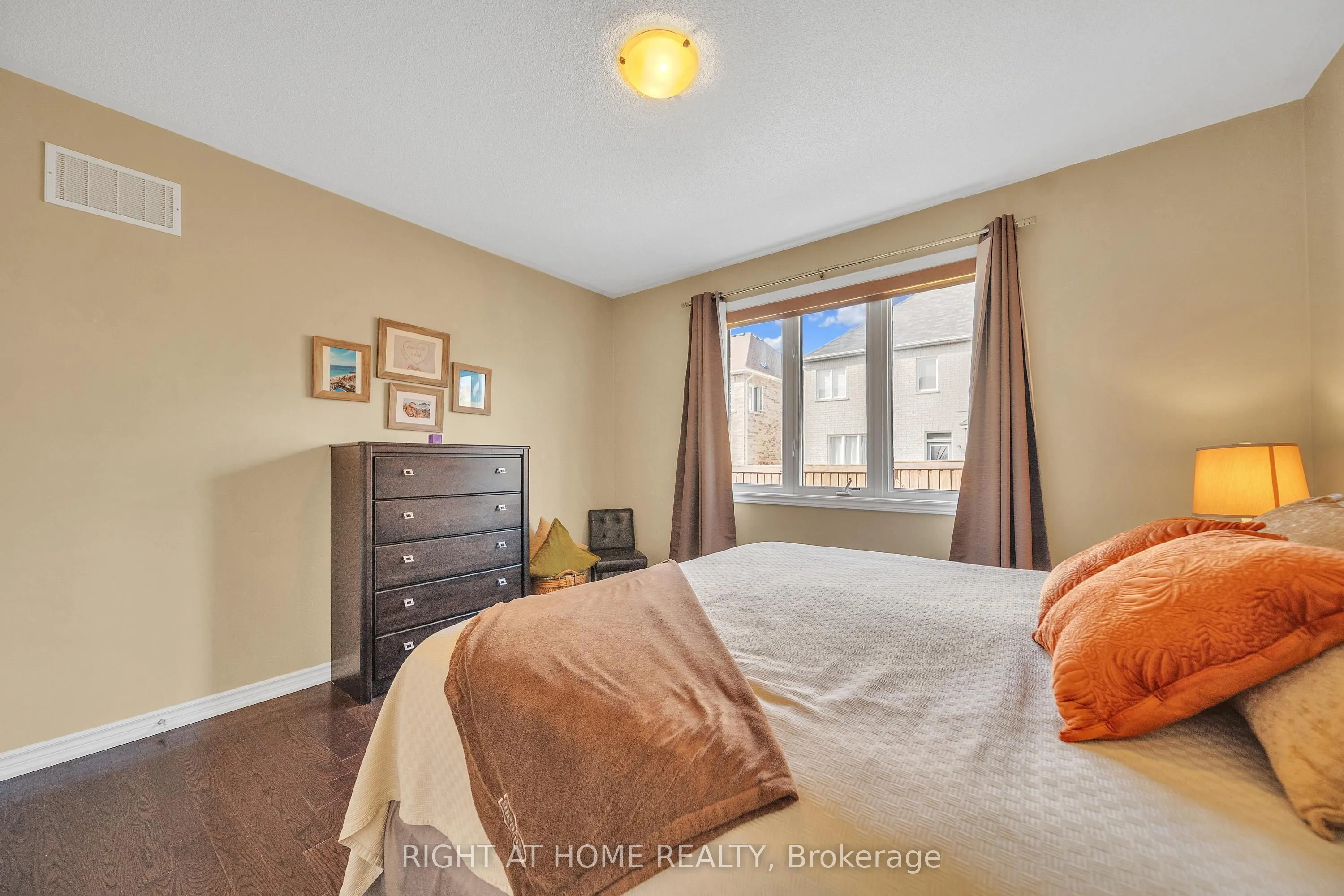 16 Sewell Crescent