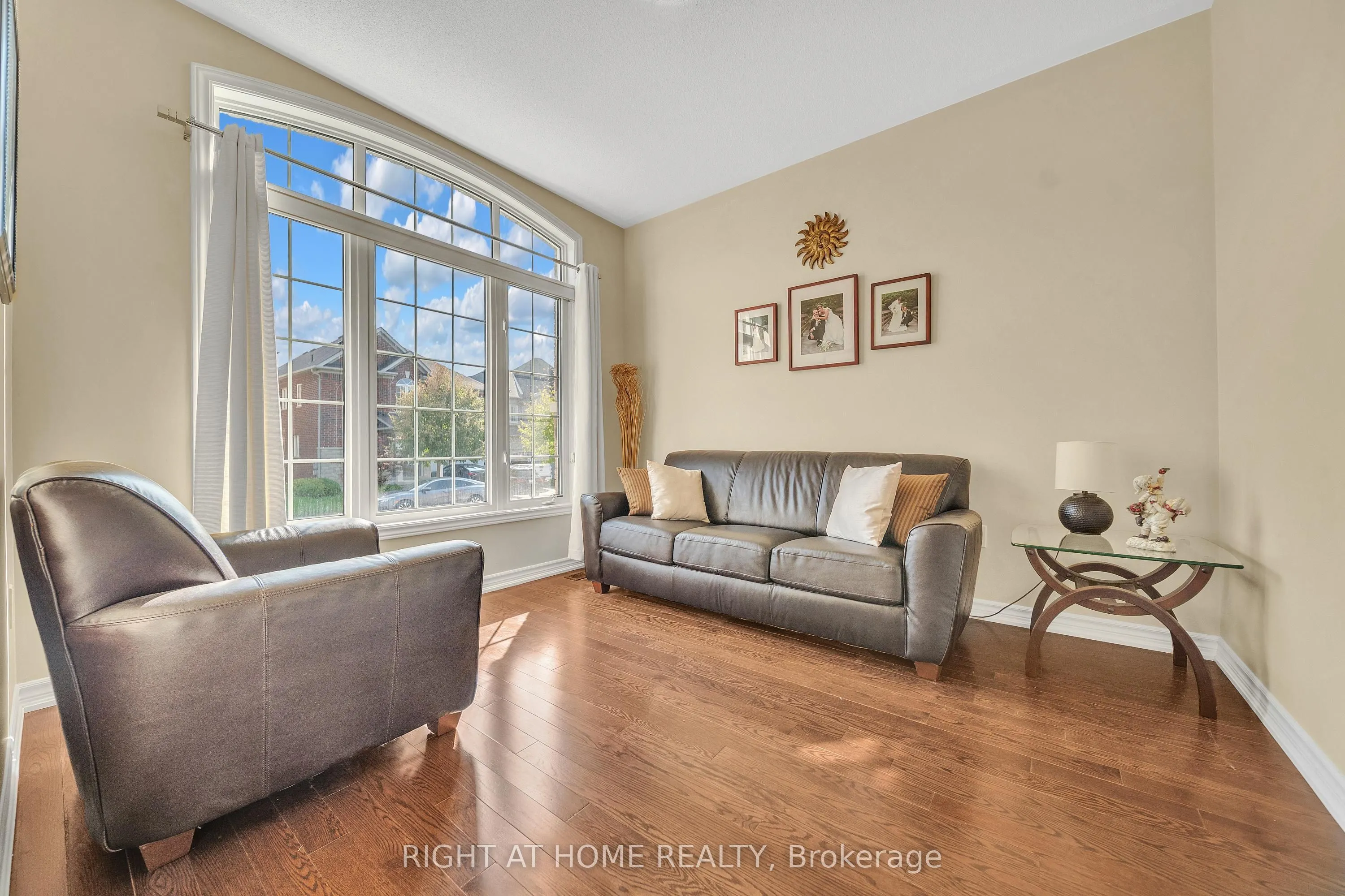 16 Sewell Crescent