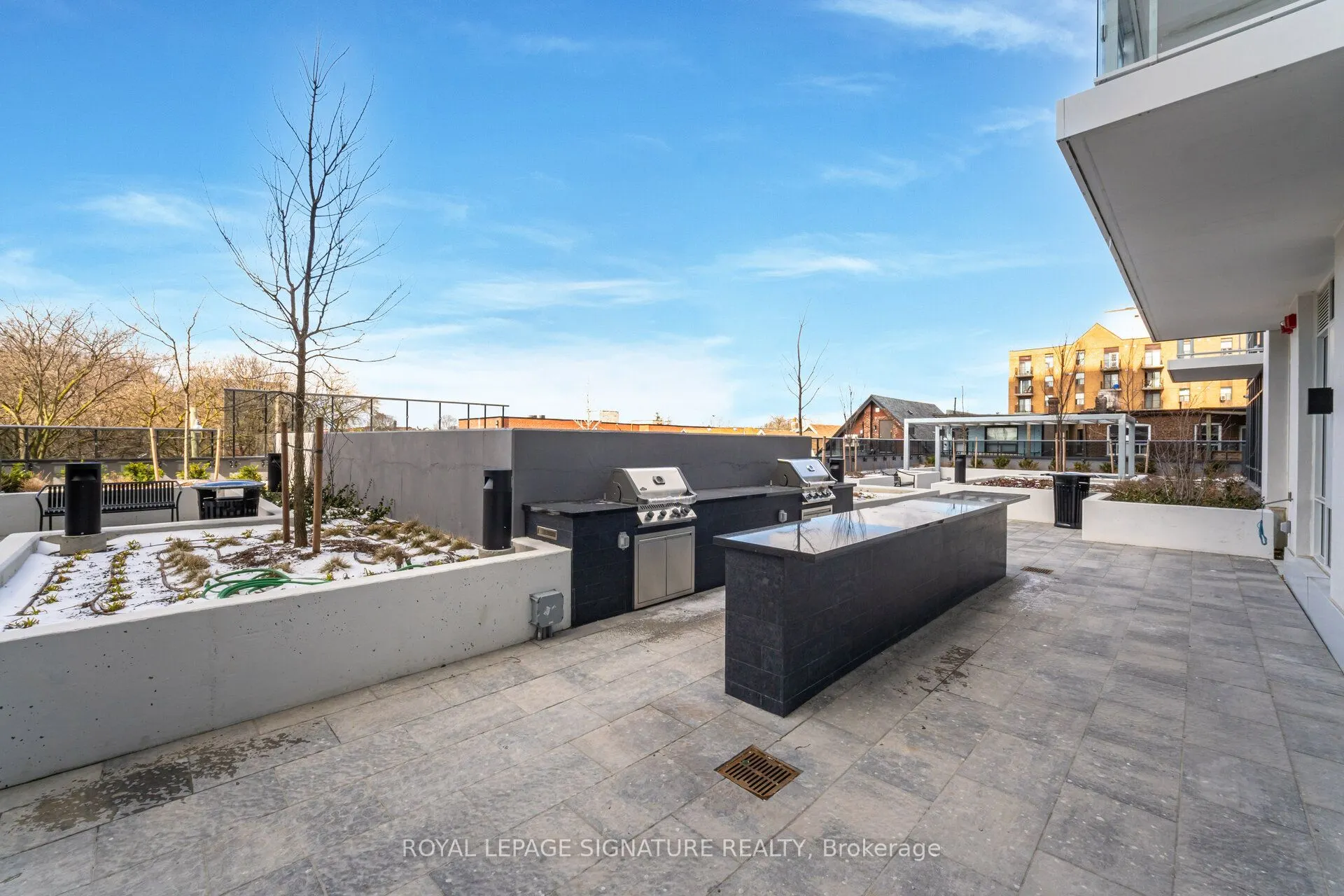 286 Main Street, #910