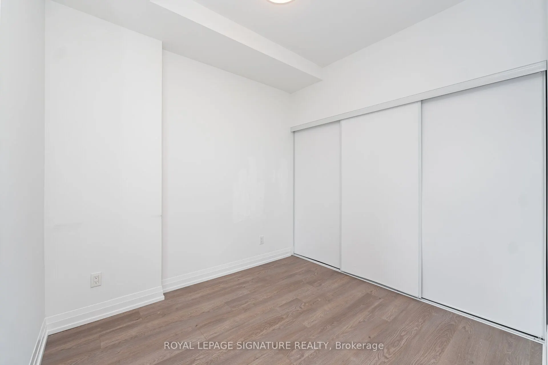 286 Main Street, #910